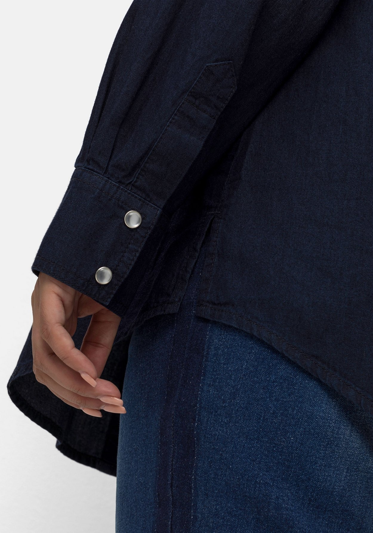 Sheego Jeansbluse »Jeansbluse mit Knopfleiste und Brusttaschen«