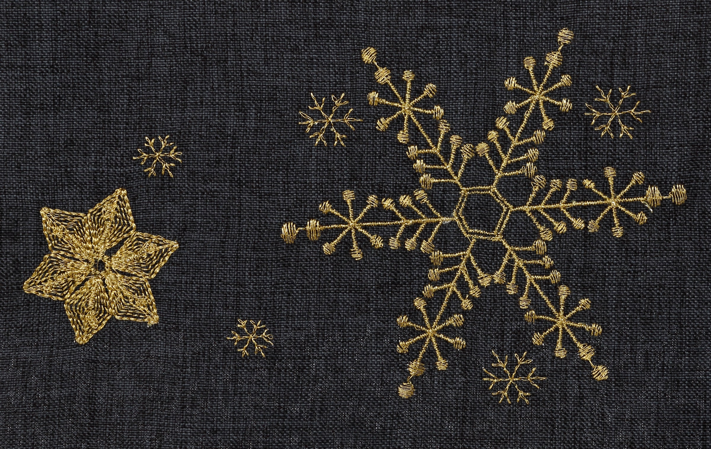 Dreams Tischdecke »Schneeflocke, Weihnachtsdeko« mit aufwendiger Stickerei
