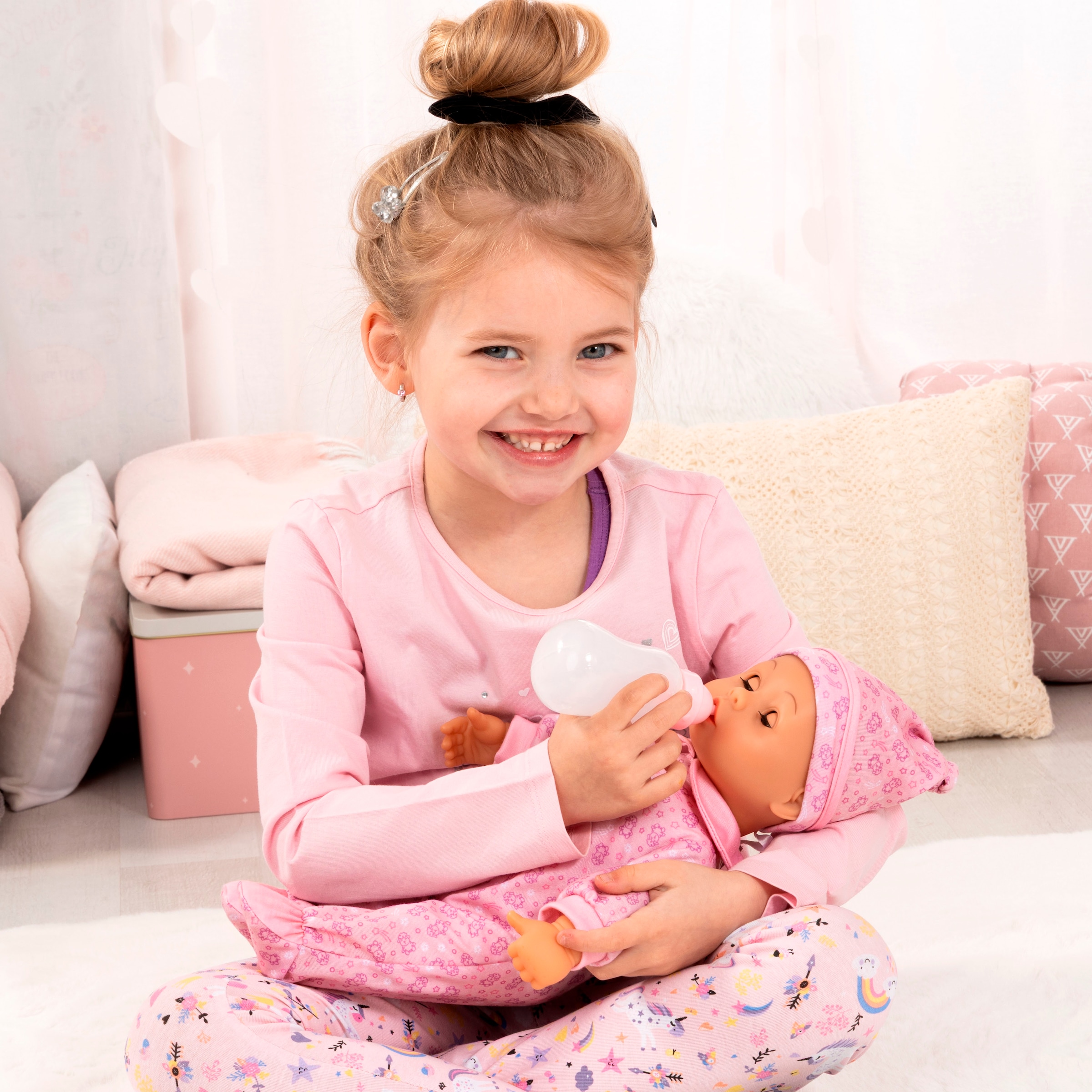 Bayer Babypuppe »First Words Baby, 38 cm, Schafe rosa« mit Schlafaugen und Babygeräuschen