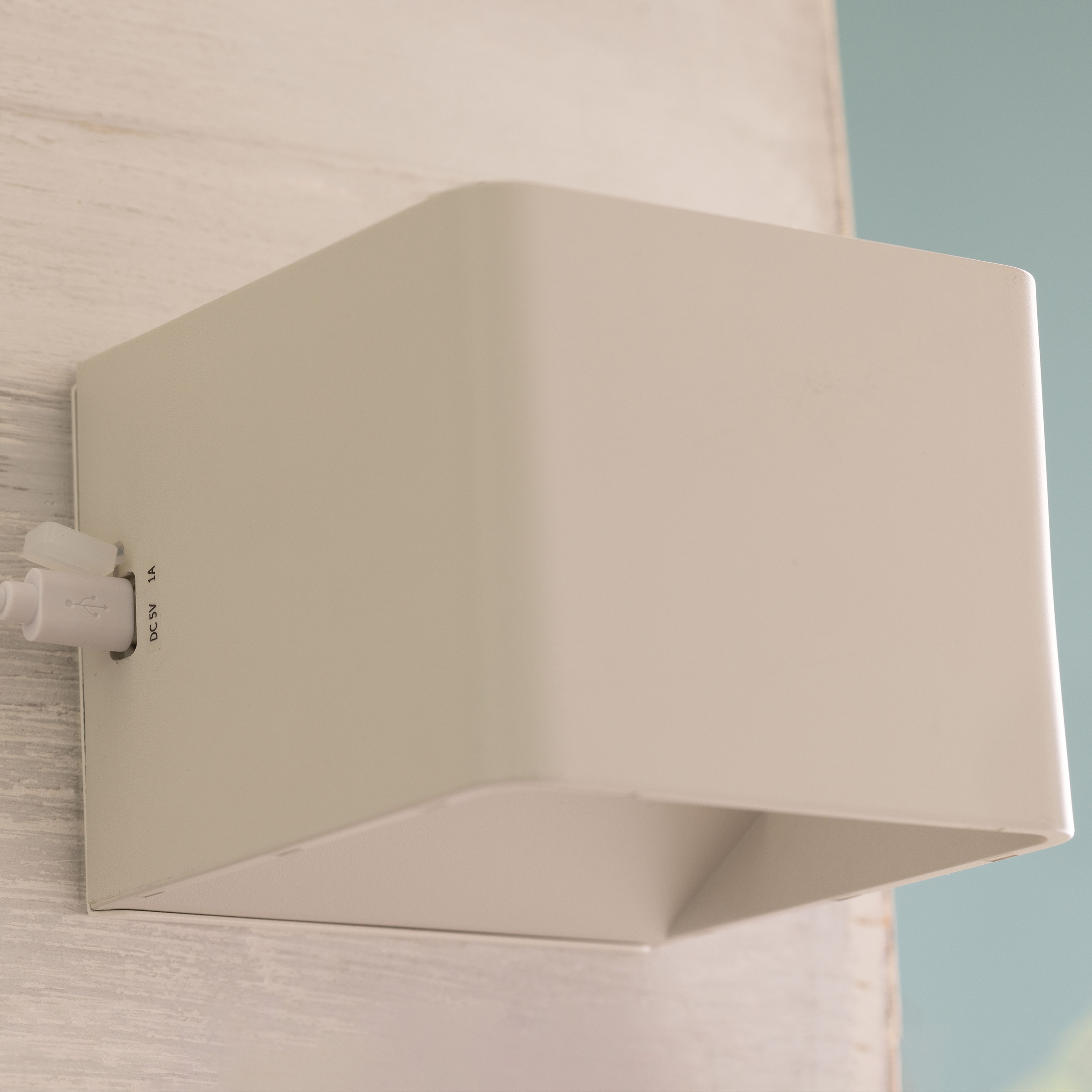 Brilliant Außen-Wandleuchte »Iseo - portable Akkuleuchte inkl. Magnetplatte« LED-Modul 1 Stk. Warmweiß Akku, 300 lm, 3000 K, USB, schwarz, mobile Außenlampe, Wandlampe