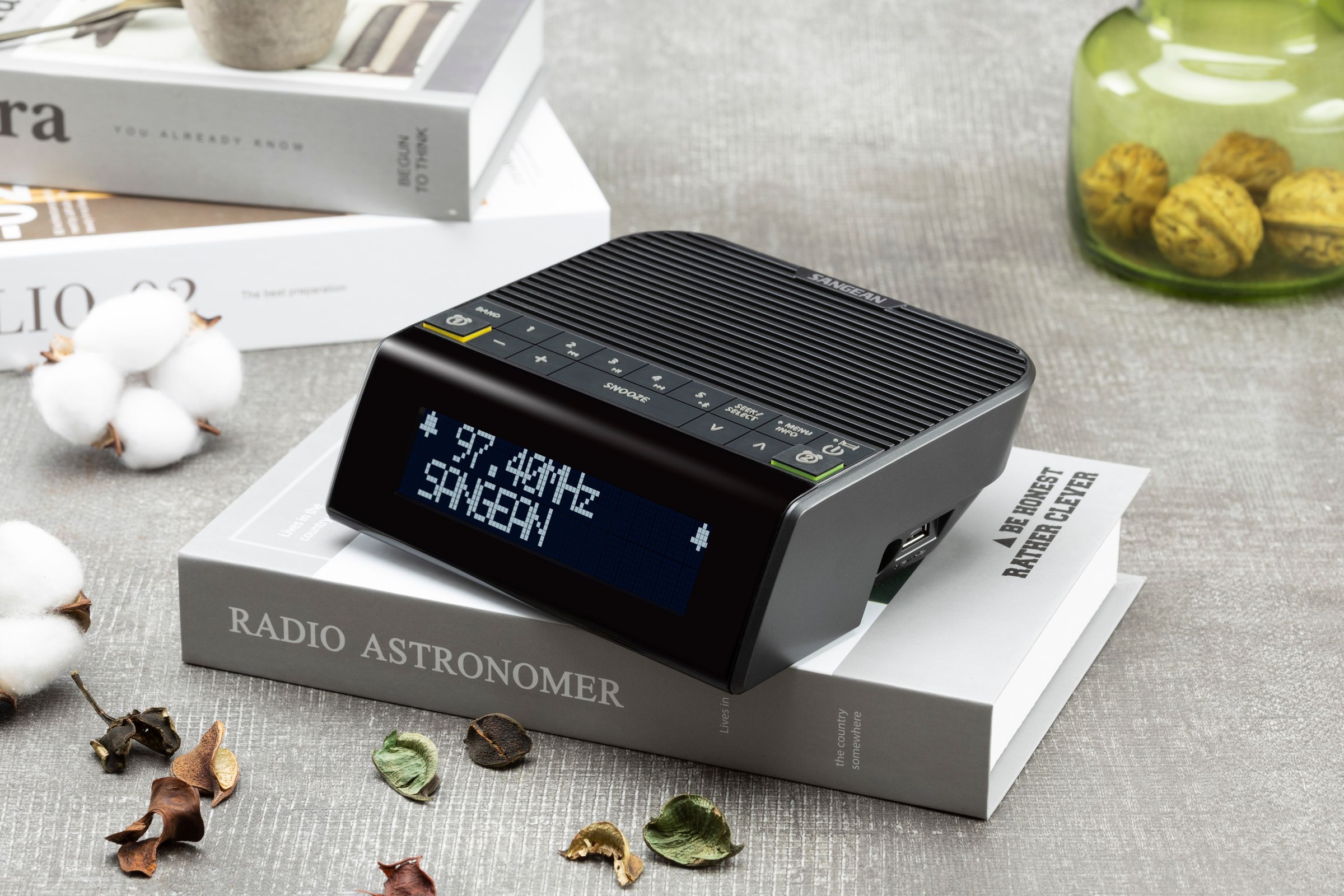 Sangean Uhrenradio »DCR-90BT«, (A2DP Bluetooth-AVRCP Bluetooth Digitalradio (DAB+)-FM-Tuner mit RDS), DAB+, Bluetooth, USB zum Aufladen des Smartphones