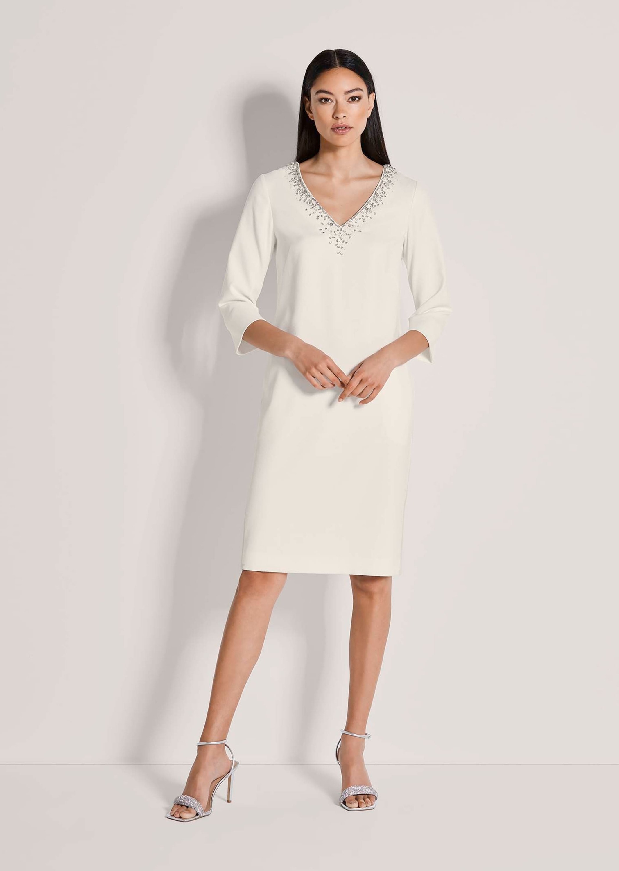 MADELEINE Etuikleid »Etuikleid Businesskleid mit Strass-Details« Kleid mit V-Ausschnitt und kleinen Schlitz