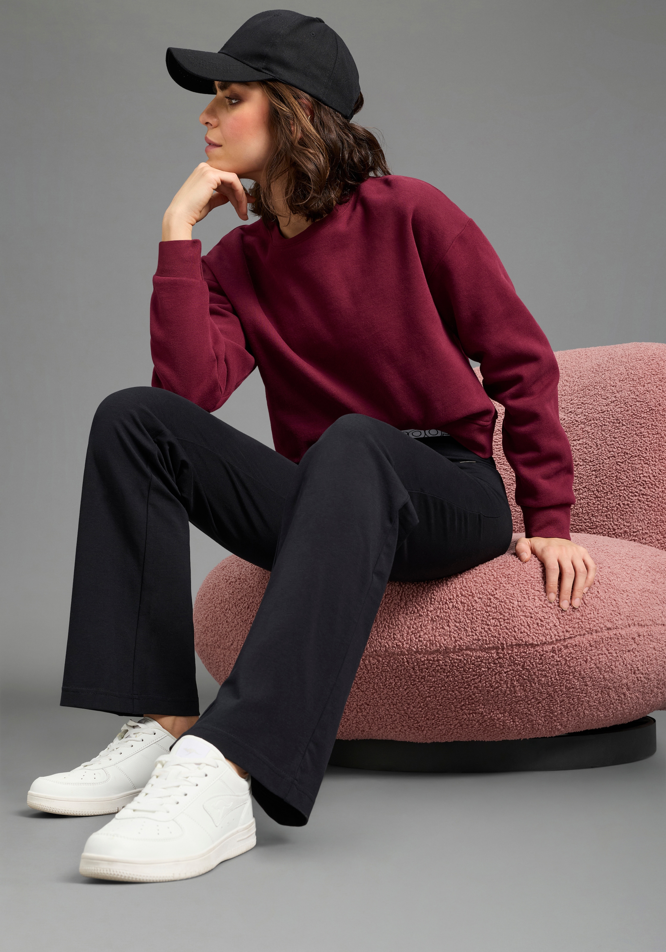 KangaROOS Jazzpants  weite Beinform, mit Gummizug am Bund, aus elastischem Material