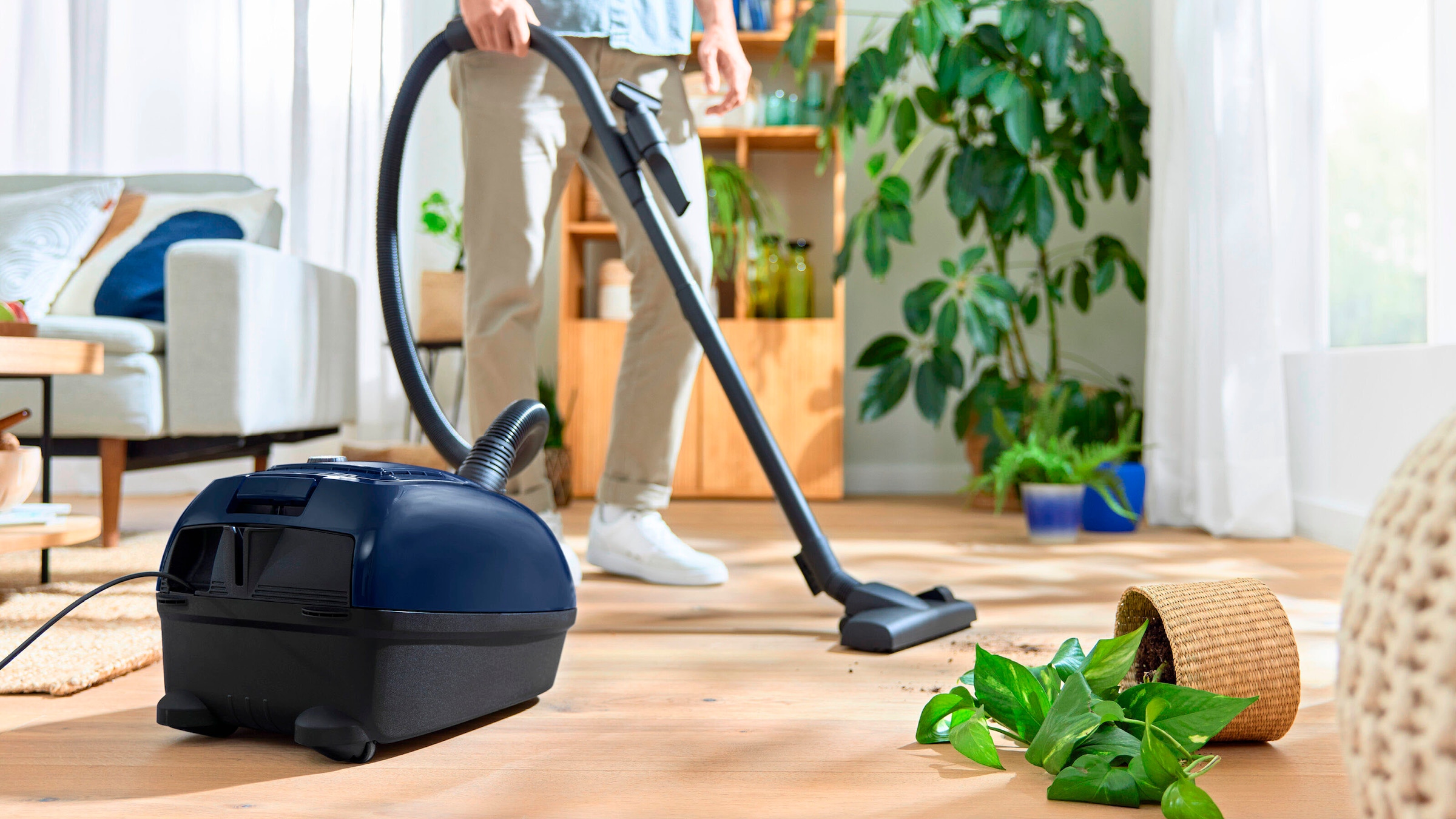 BOSCH Bodenstaubsauger »BGD38BU2«, 600 W, mit Beutel, aus 30 % recyceltem Kunststoff