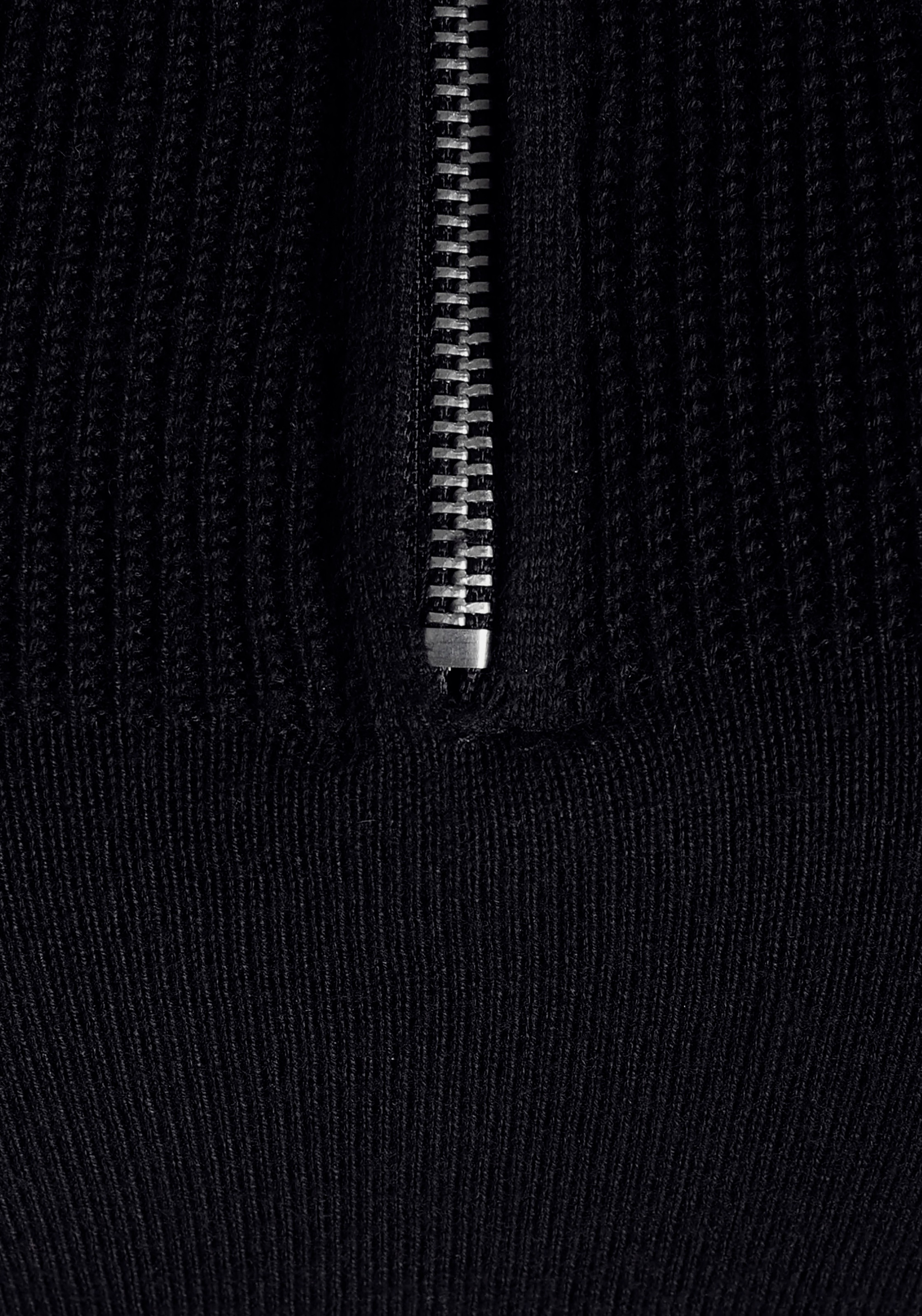 Laura Scott Strickkleid mit Troyer Kragen in Mini Form