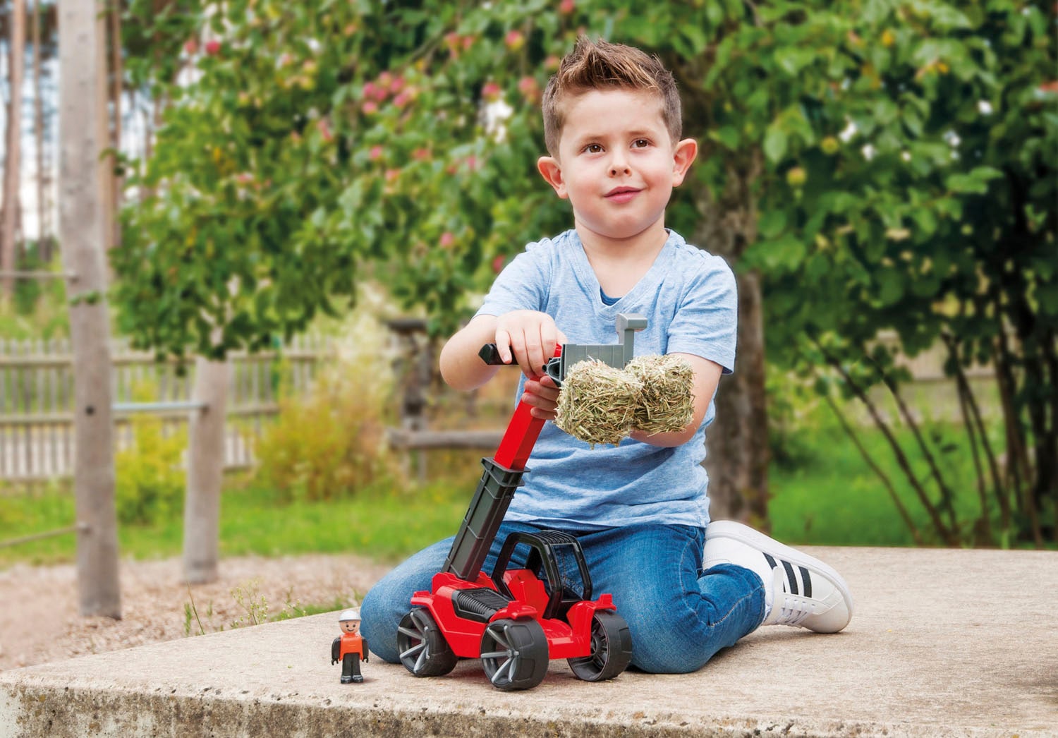 Lena® Spielzeug-Radlader »TRUXX² Teleskoplader«, inklusive Spielfigur; Made in Europe