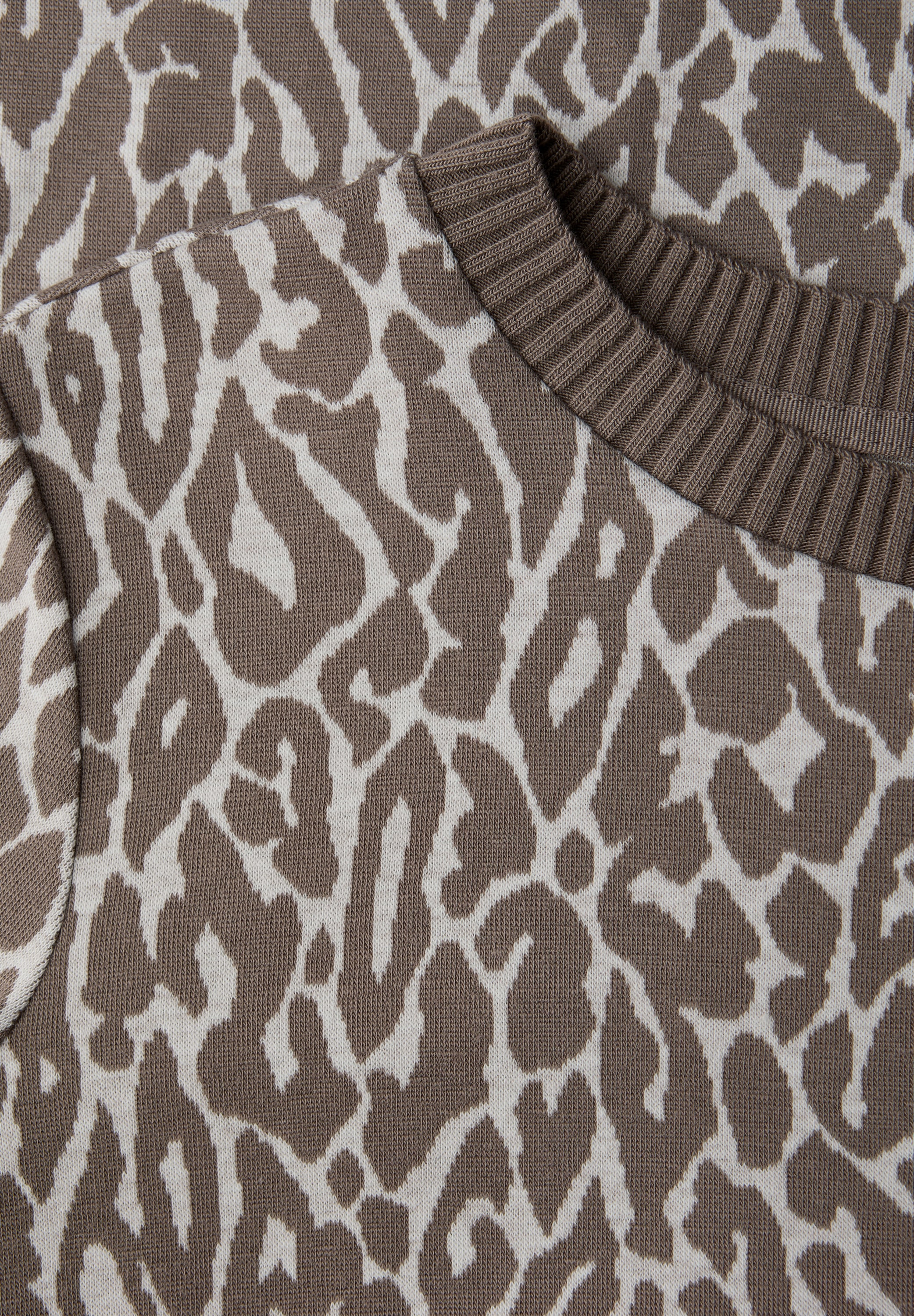 STREET ONE Langarmshirt im Leo-Jaquard-Look