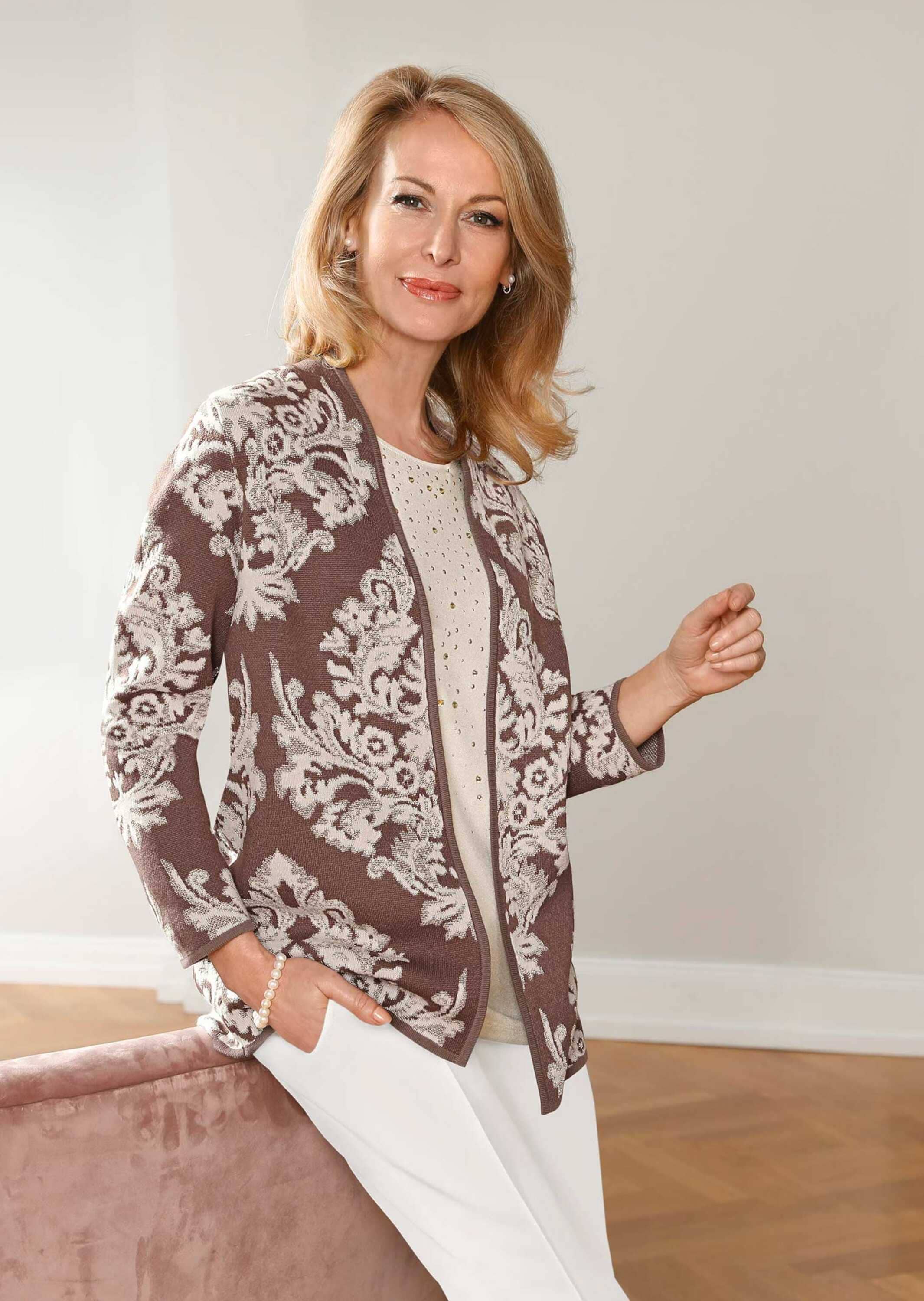 GOLDNER Strickjacke »Kurzgröße Jacquard-Strickjacke mit Glanzgarnen« Mit feinen Glanzgarnen