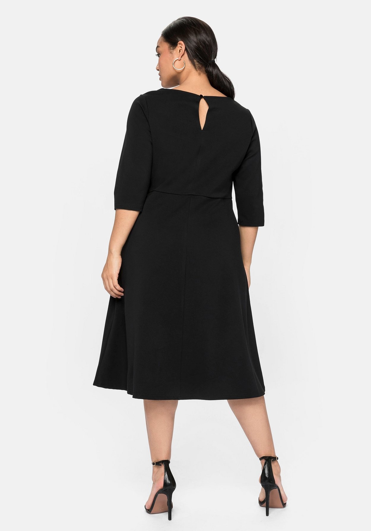 Sheego Abendkleid »Cocktailkleid mit U-Boot-Ausschnitt und Spitzeneinsatz«