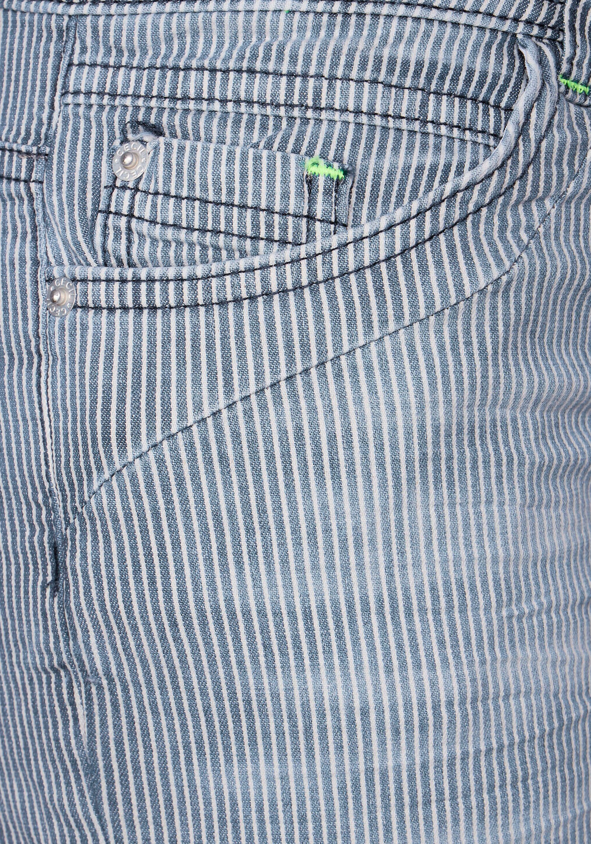 Cecil 3/4-Jeans, mit einem Logo-Badge hinten