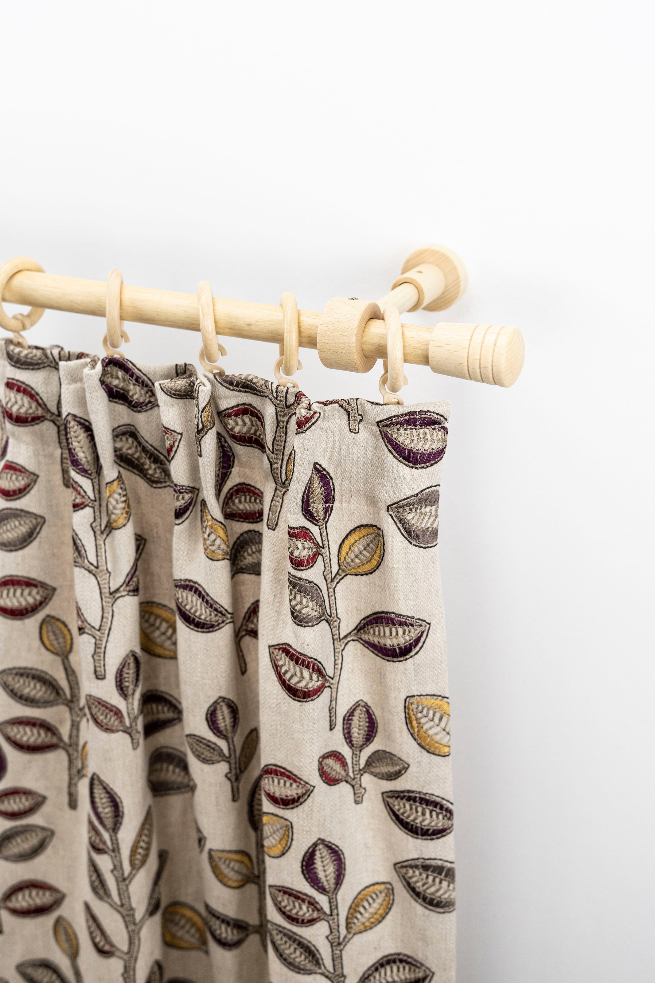 GARESA Gardinenstange »Sandri Vollrund, Endknopf Verus« 1 läufig-läufig Wunschmaßlänge Vorhanggarnitur aus Holz, verlängerbar, mit Ringe