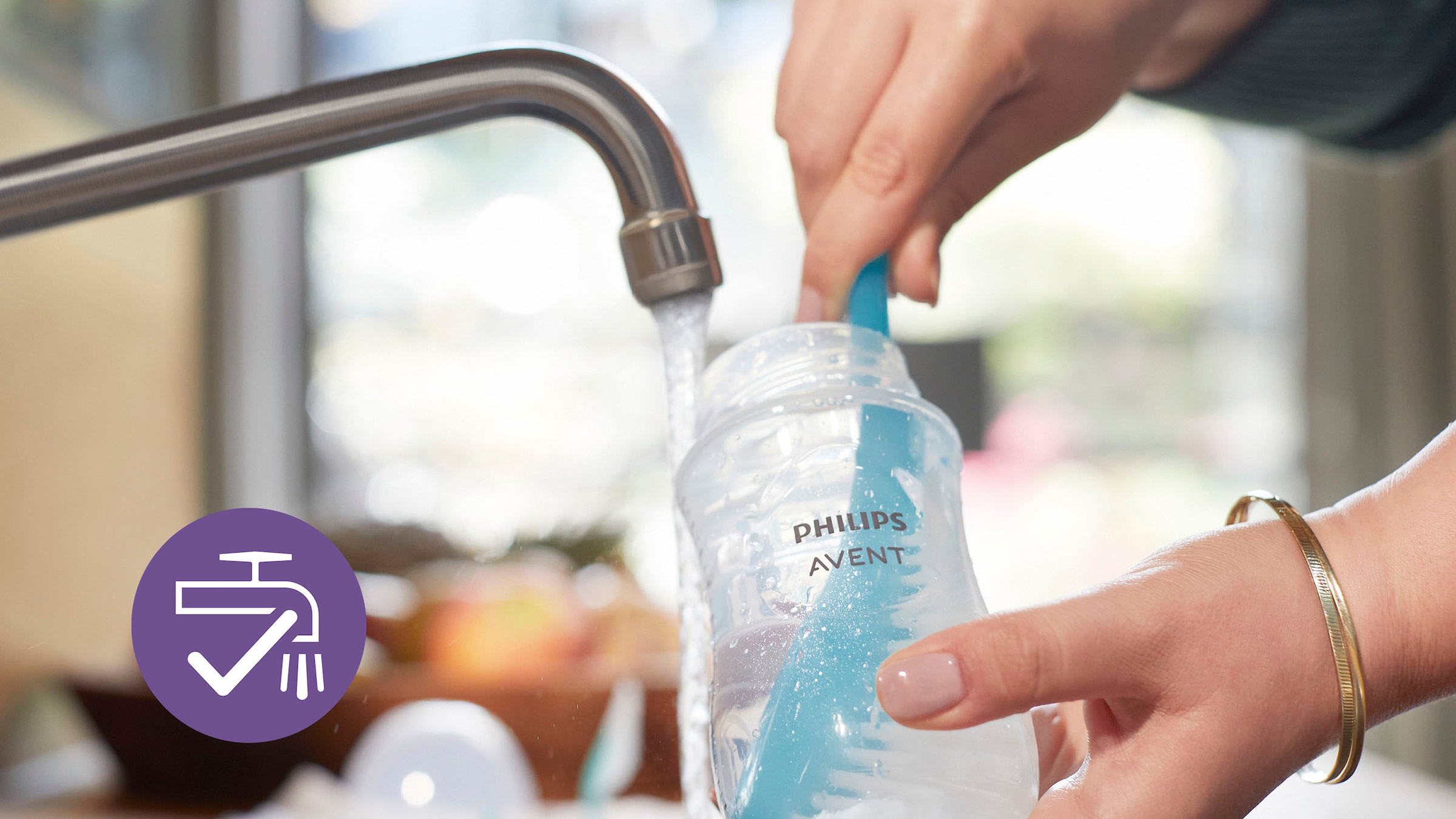 Philips AVENT Babyflasche »Natural Response Flaschen-Set Air-Free Ventil SCD657/11«, 4 Flaschen mit AirFree-Ventil, ultra soft Schnuller, Flaschenbürste