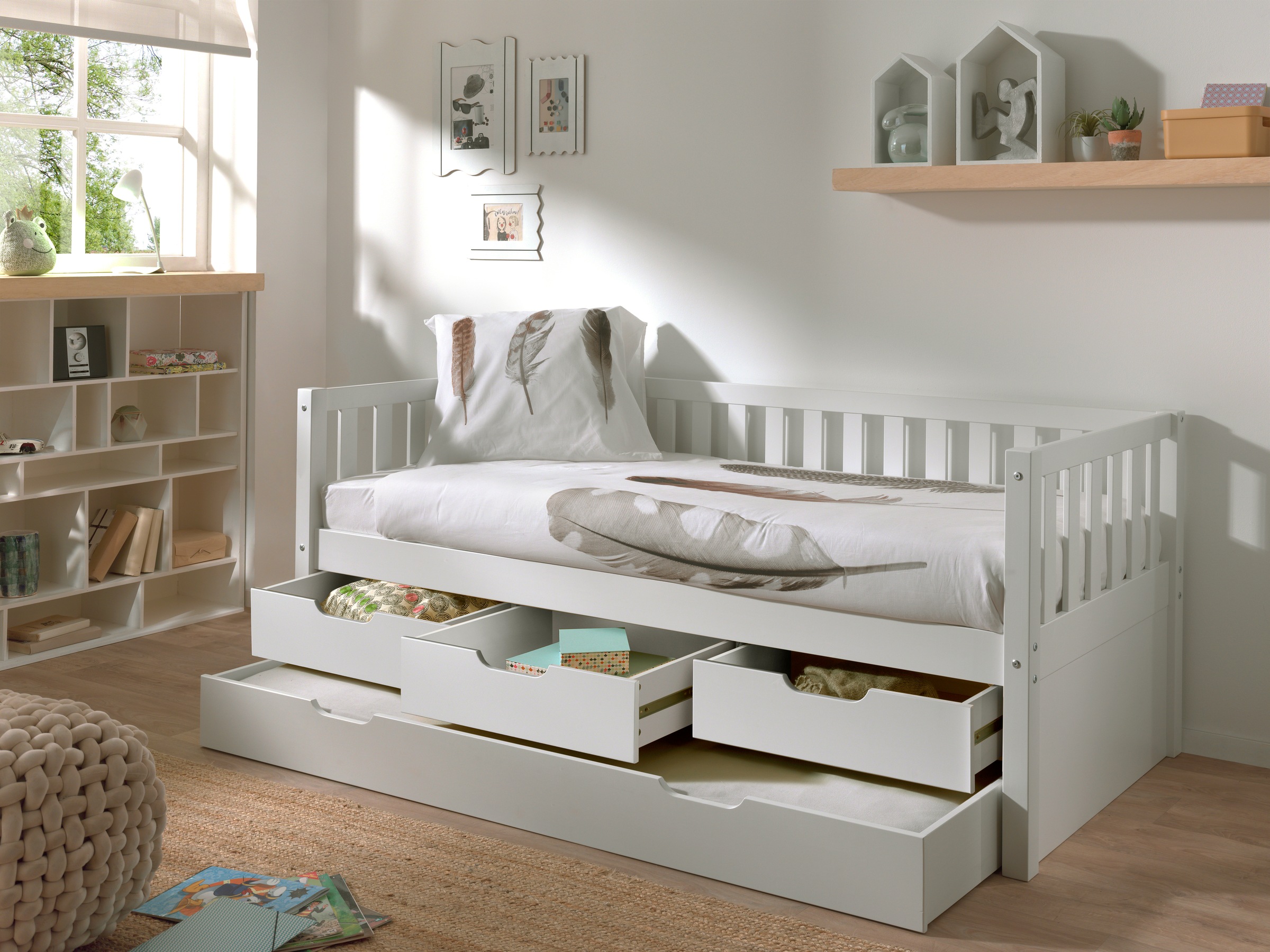 Vipack Einzelbett »mit Schubladen, Kiefer massiv, viel Stauraum und zeitloses Design«, (B/H/T ca. 211,2x85,5x97,8cm, Ausf. Milky Pine oder Weiß), inkl. Rolllattenrost, mit oder ohne Bettschublade