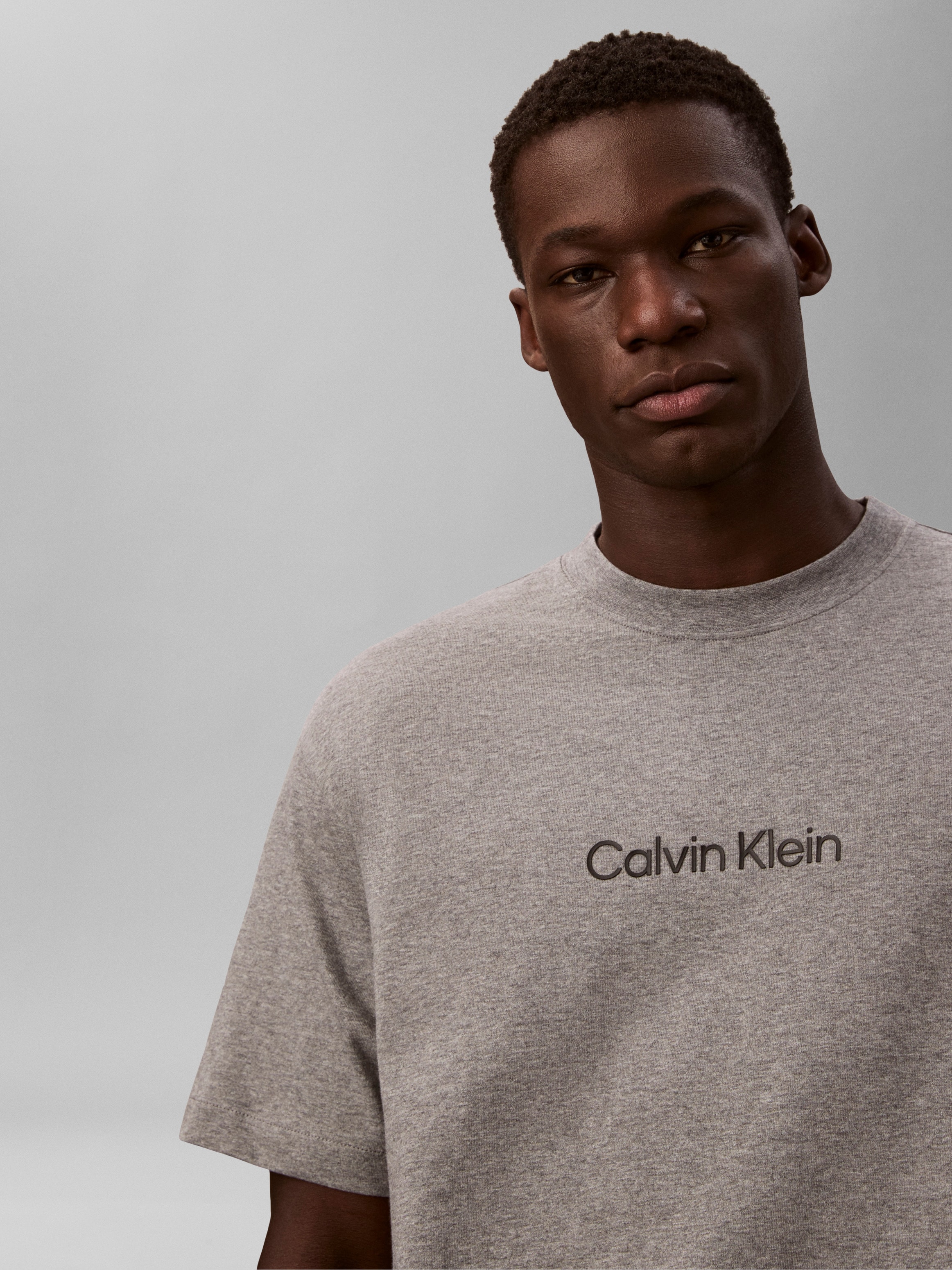 Calvin Klein T-Shirt »SS RLXD STANDARD LOGO CREWNK TEE« Rundhalsausschnitt, relaxed fit