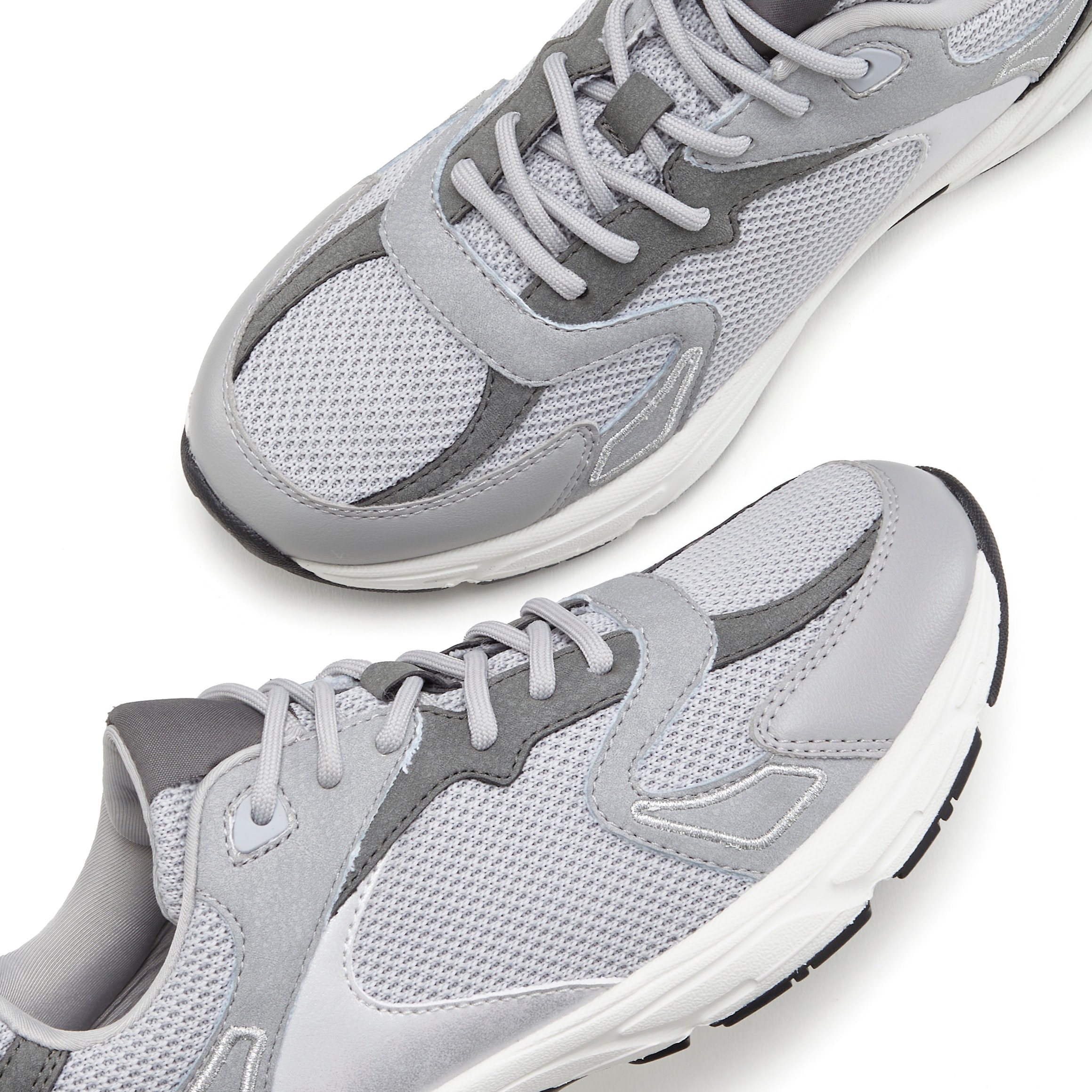 LASCANA Sneaker, Halbschuh, Sportschuh, Schnürhalbschuh leichte Chunky Sohle VEGAN
