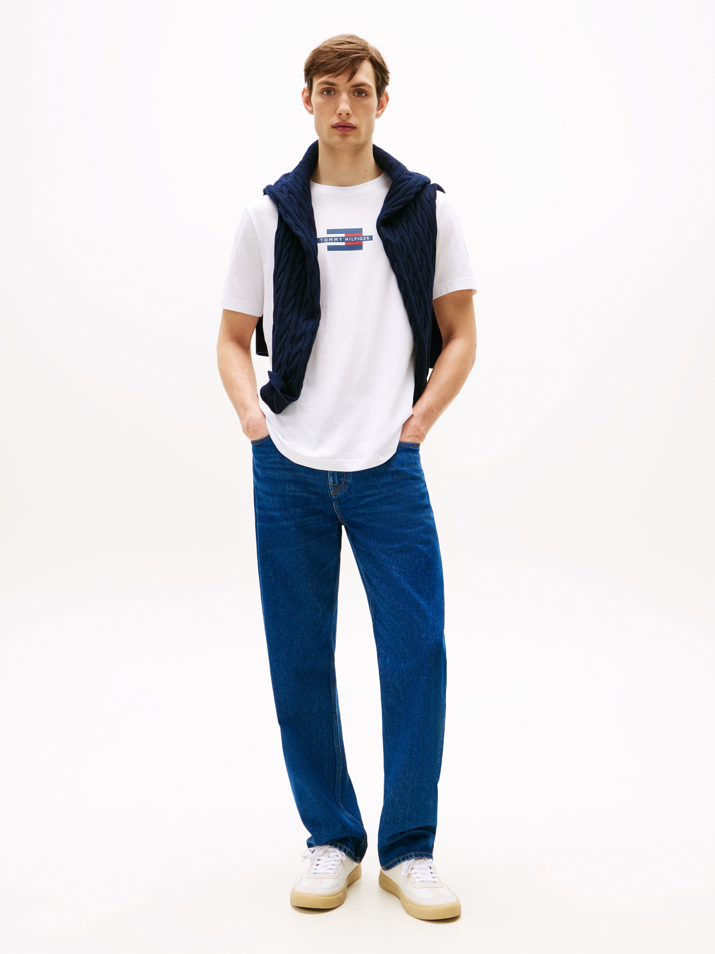 Tommy Hilfiger Kurzarmshirt »FLAG BOX TEE«, Mit Rundhalsausschnitt