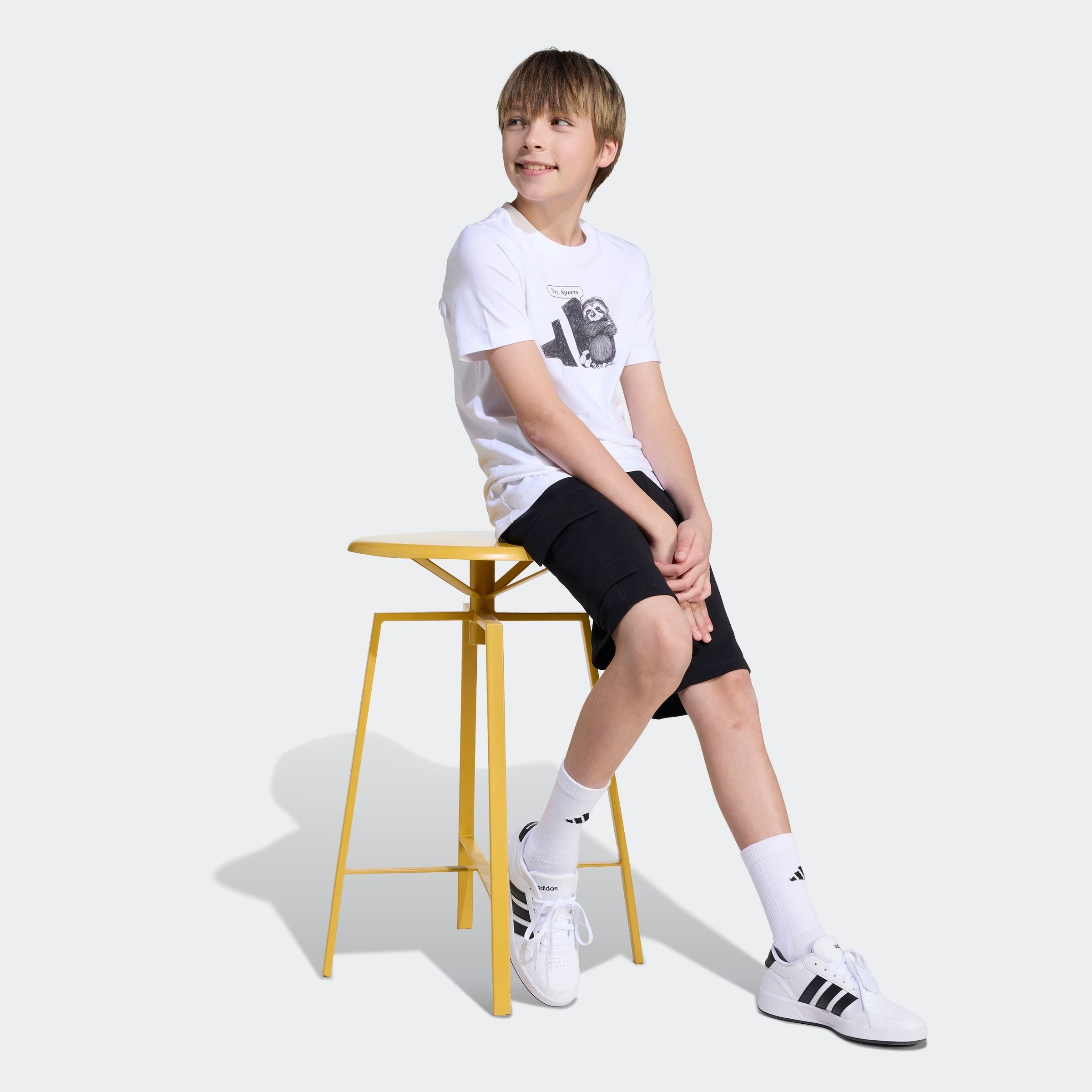 adidas Sportswear T-Shirt »SPORTLICHES MIT GRAFIK FÜR KINDER« für Kinder, mit auffälliger Grafik, aus Baumwolle