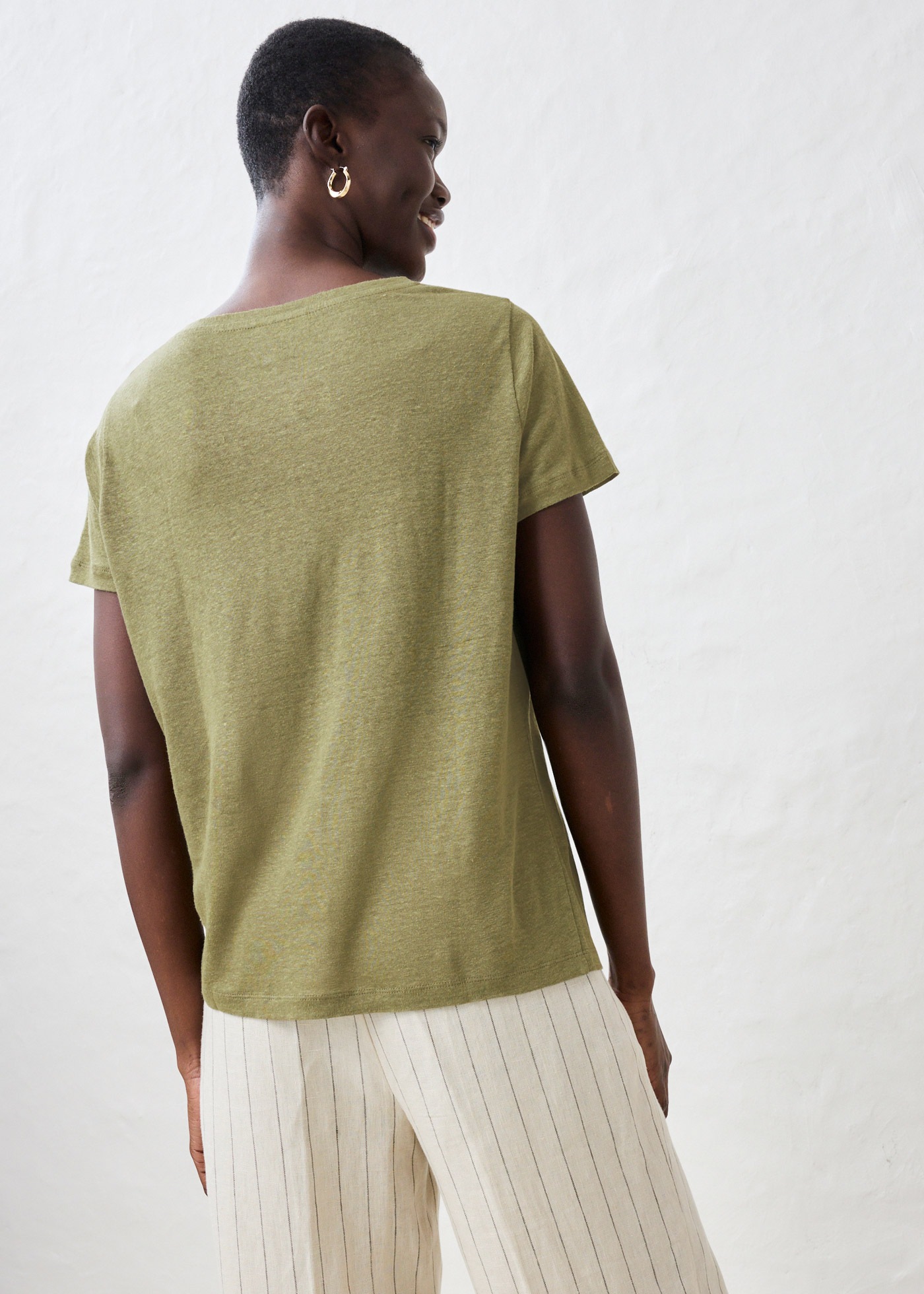 bonprix T-Shirt »Shirt aus reinem Leinen« figurumspielende Passform, Kurzarm, V-Ausschnitt, aus Leinen