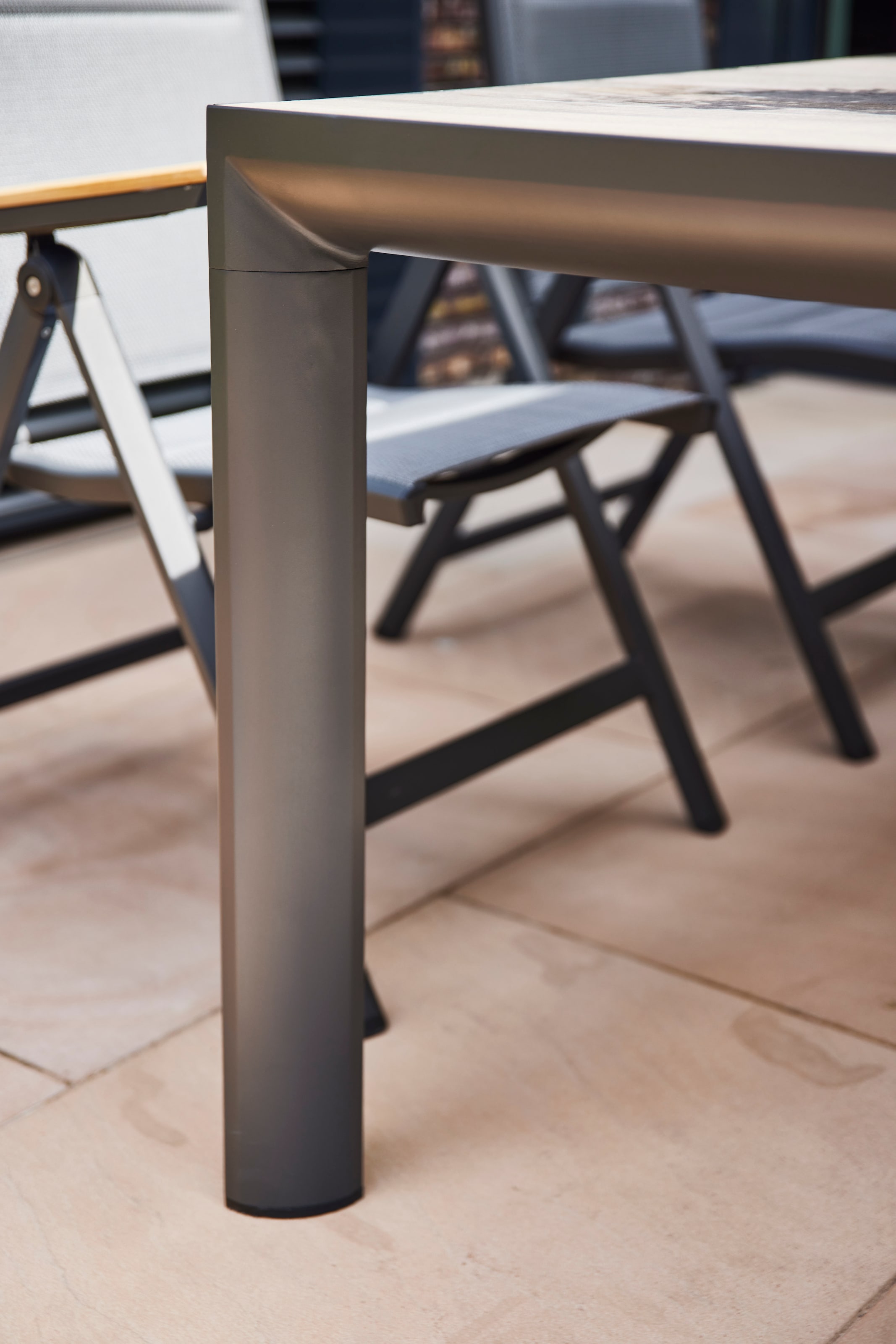 Siena Garden Gartentisch »SILVA Tisch 140x90cm matt anthrazit/washed grey« Aluminiumgestell matt anthrazit, Tischplatte aus Keramik, washed grey