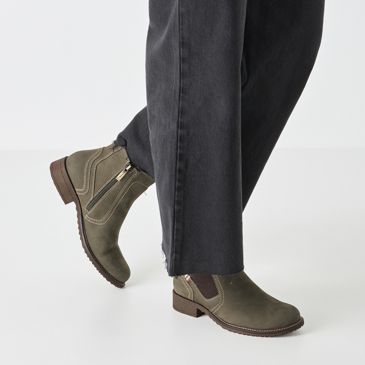 Tamaris Chelseaboots  , Blockabsatz, Stiefelette mit Kontrastnähten und Kontrastdetails