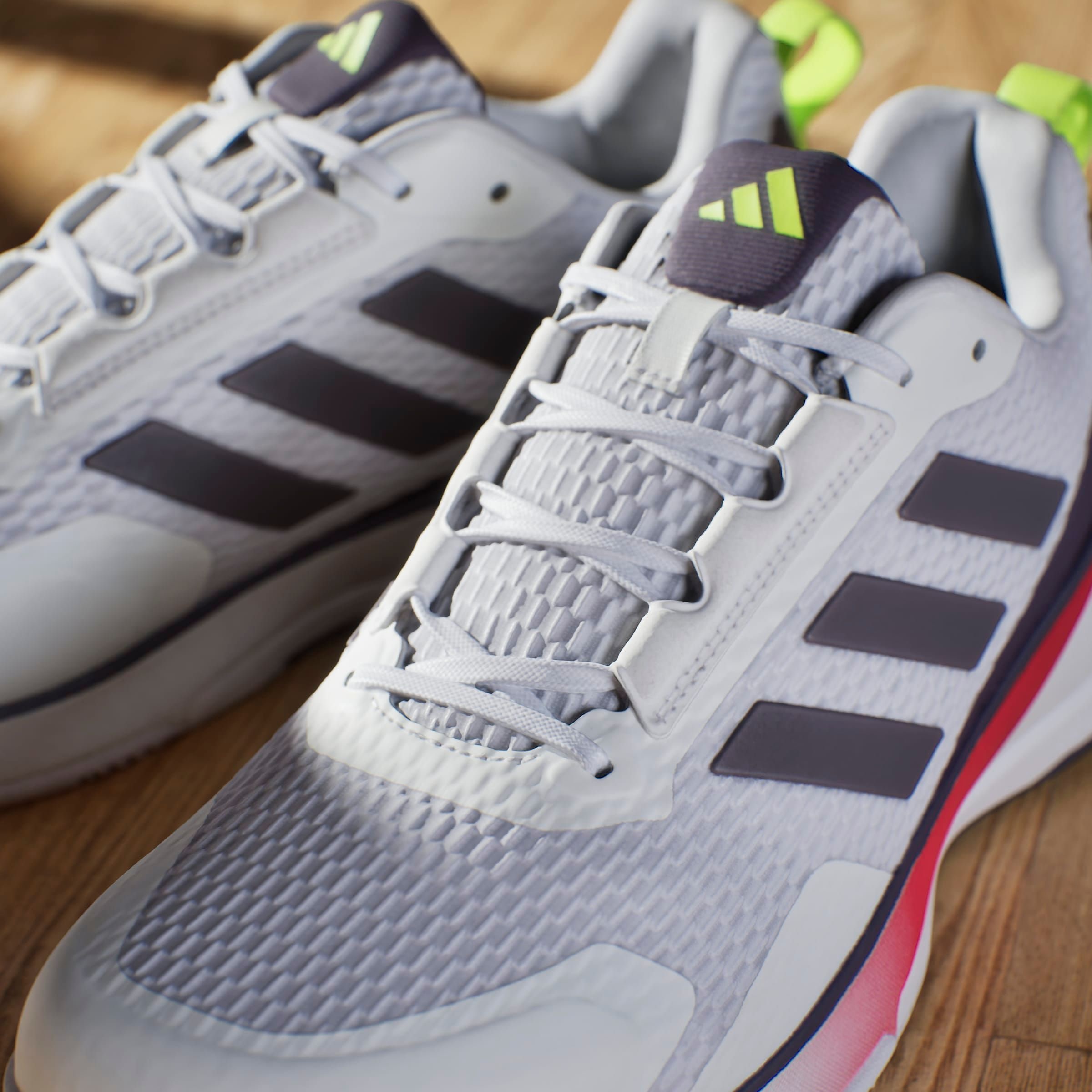 adidas Performance Hallenschuh »NOVAFLIGHT 2 INDOOR«, besonders geeignet für Handball und Volleyball