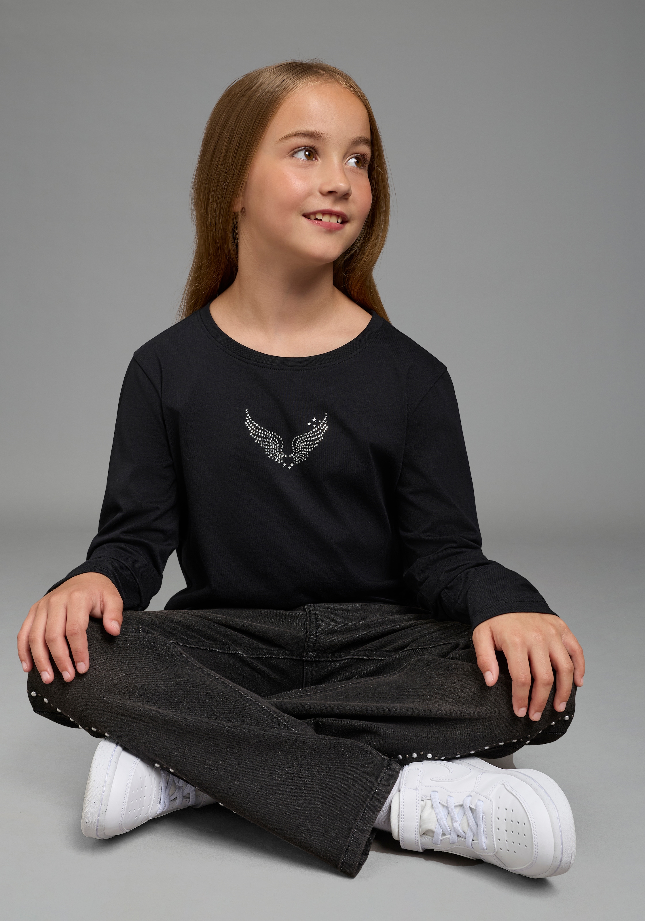 Bruno Banani Langarmshirt »Shirt mit Strass-Stein Applikation« langärmlig, hüftlange Basic-Passform, für Alltag und Streetwear
