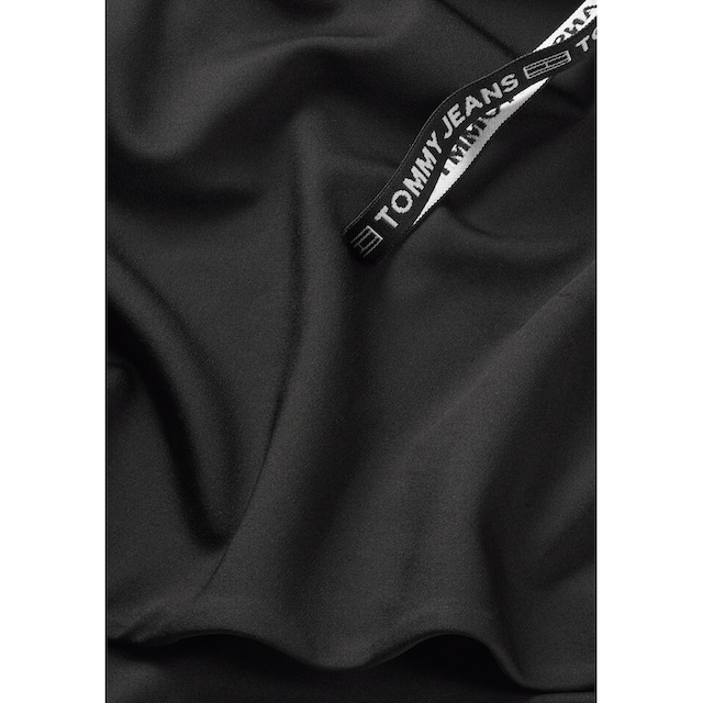 Tommy Jeans T-Shirt »TJW ASYMETRIC LOGO TAPE TOP LS«, mit asymmetrischem  Logo bei ♕