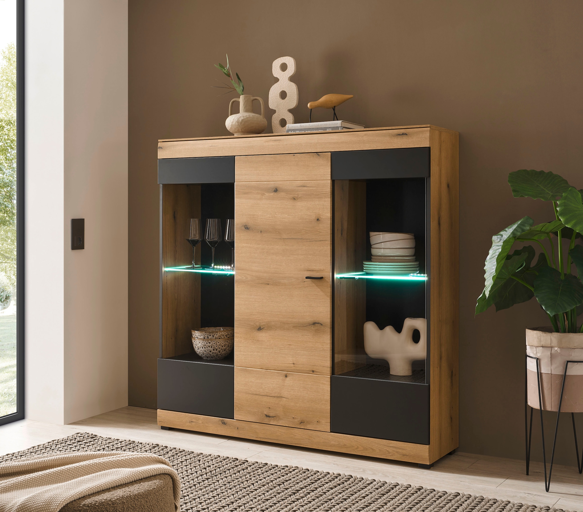 Home affaire Highboard »Soleto, moderner Schrank, Vitrine in Eiche Evoke« zeitlos, schwarze Griffe aus Metall, ausreichend Stauraum