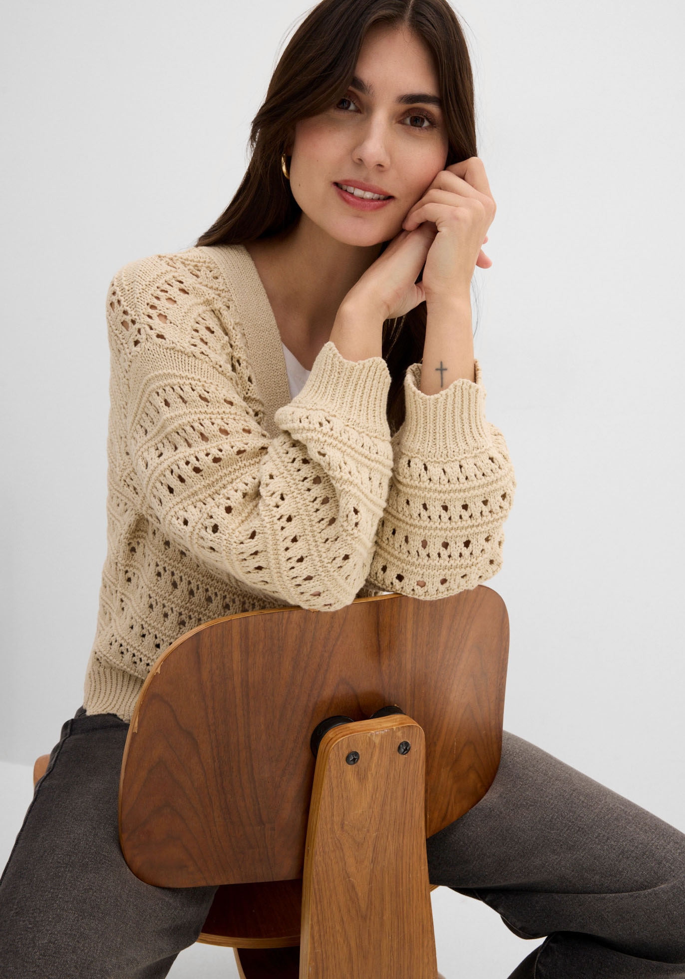 bonprix Ajourstrickjacke Oversize-Passform, mit Lochstrickmuster, im Casual Stil