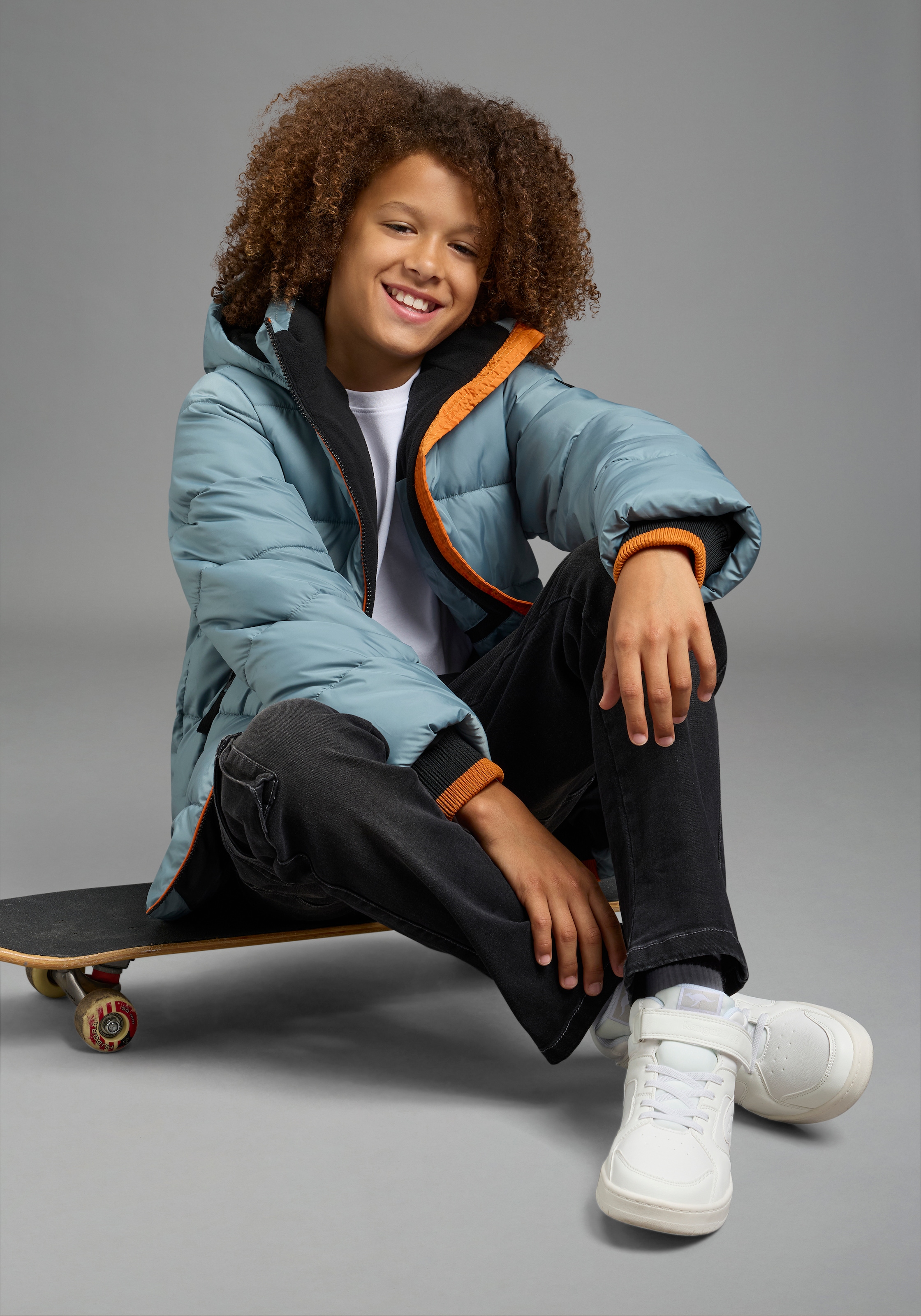 Bruno Banani Outdoorjacke »BRUNO BANANI Steppjacke mit modischen Rib-Bündchen« mit Kapuze Warme Jacke mit Kapuze, Fleecefutter, windabweisend, wasserabweisend