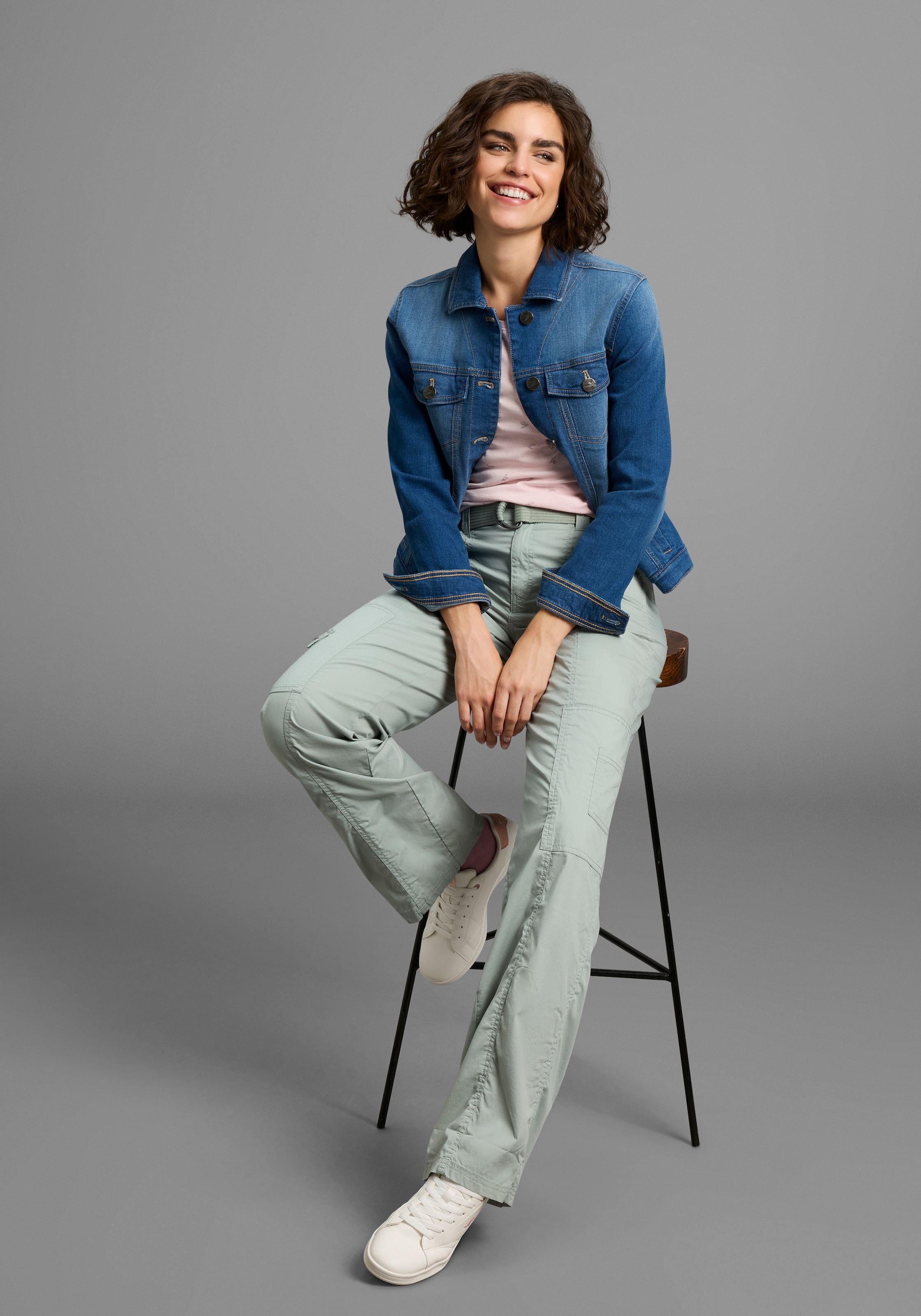 KangaROOS T-Shirt Kurzarm,  sehr figurbetont,  aus 100% Baumwolle