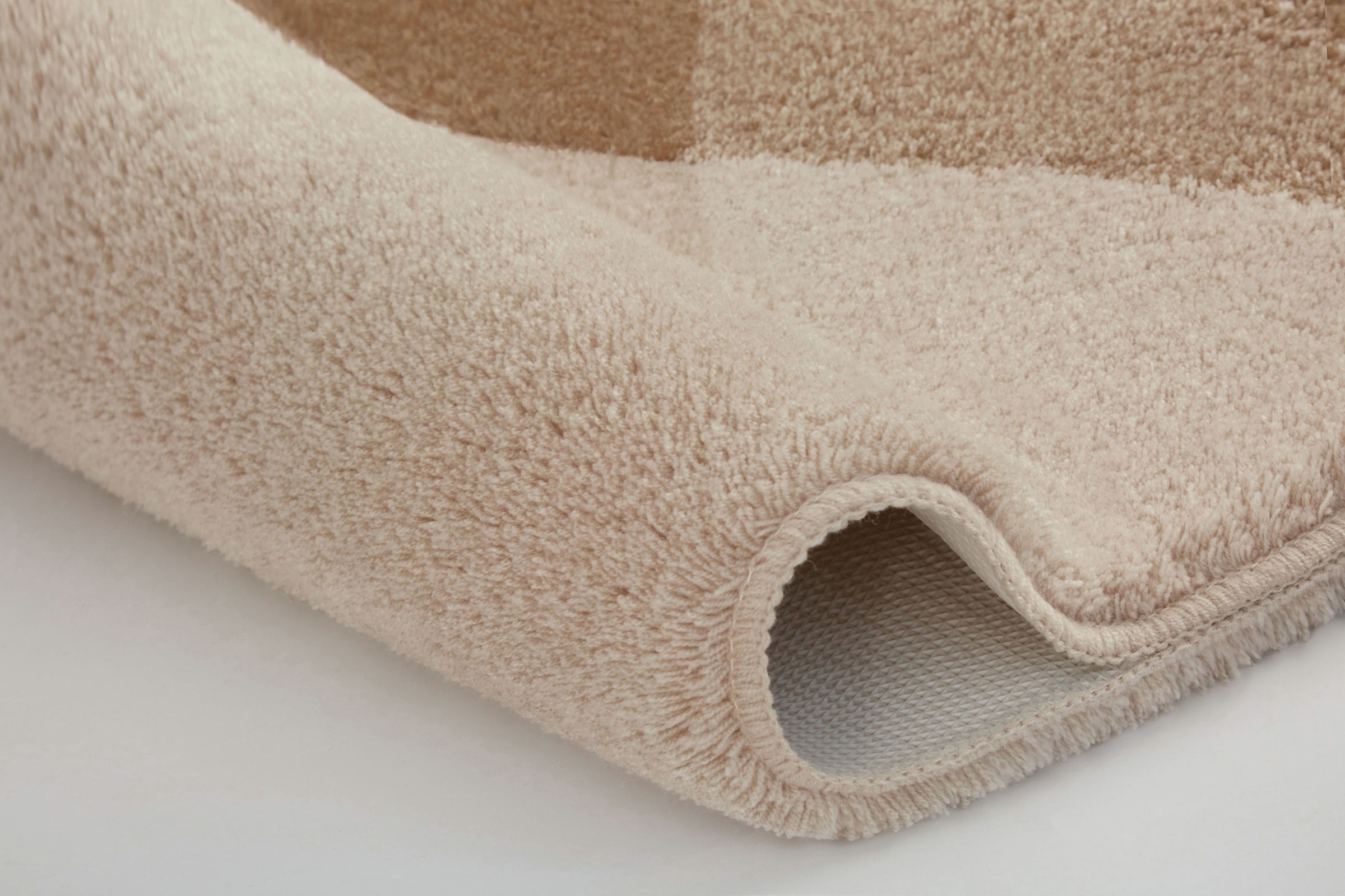 Kleine Wolke Badematte »Suri«, rutschhemmend beschichtet, fußbodenheizungsgeeignet, Badteppich, modernes geschwungenes Design, Farbverlauf, waschbar
