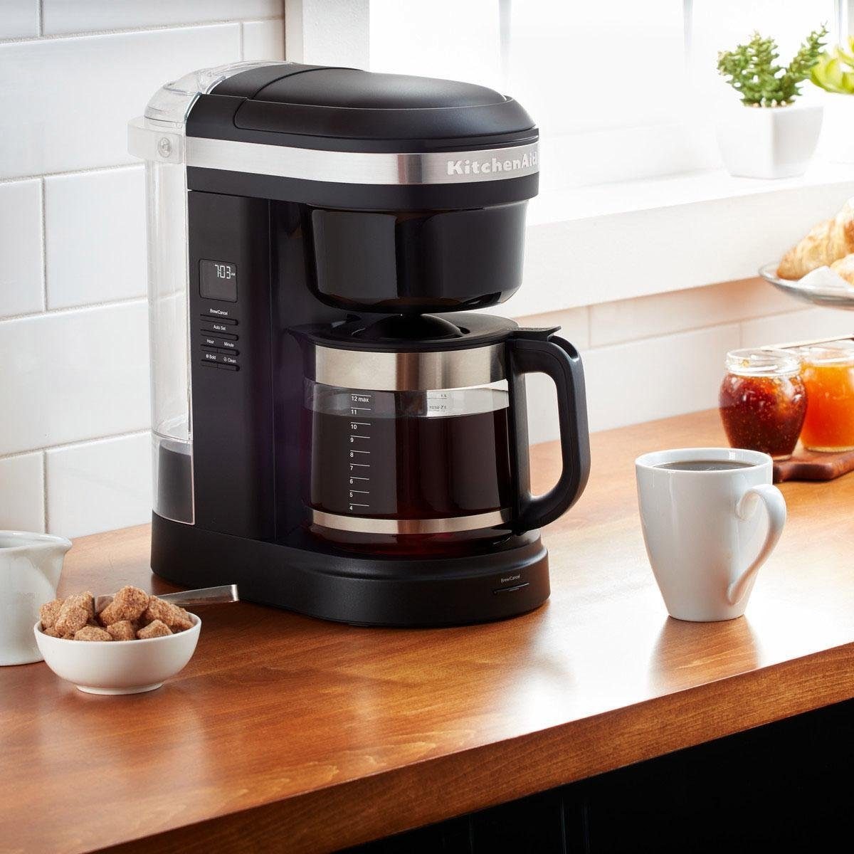 KitchenAid Filterkaffeemaschine »5KCM1208EOB Jahren mit mit 1,7 Wasserauslass CLASSIC BLACK«, spiralförmigem XXL ONYX Drip-Kaffeemaschine Garantie goldfarbener 3 Permanentfilter, Kaffeekanne, l