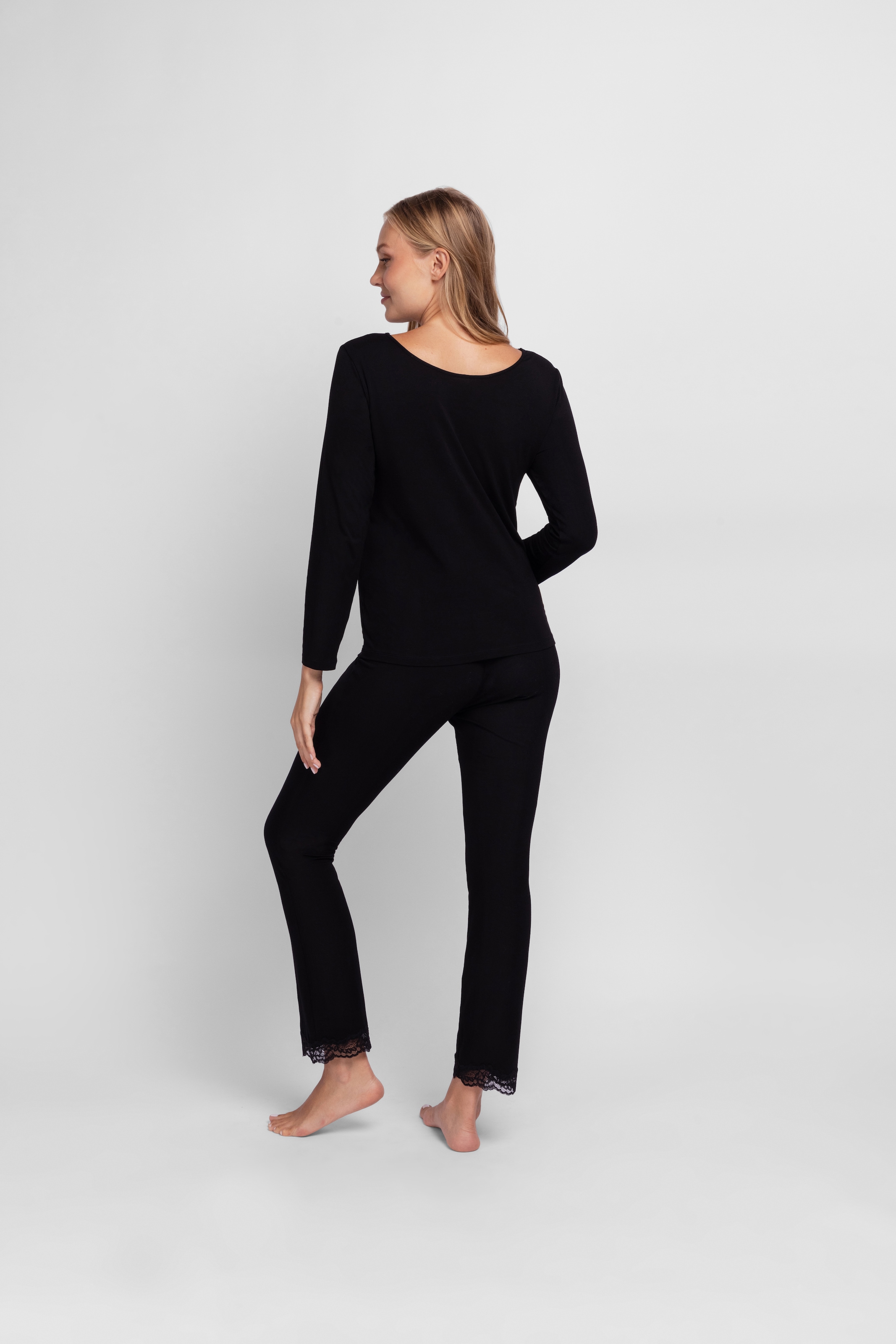 Dorina Pyjama »ORIGINS«, (2 tlg.), Spitze, weich, Langarm, bequem, feminin