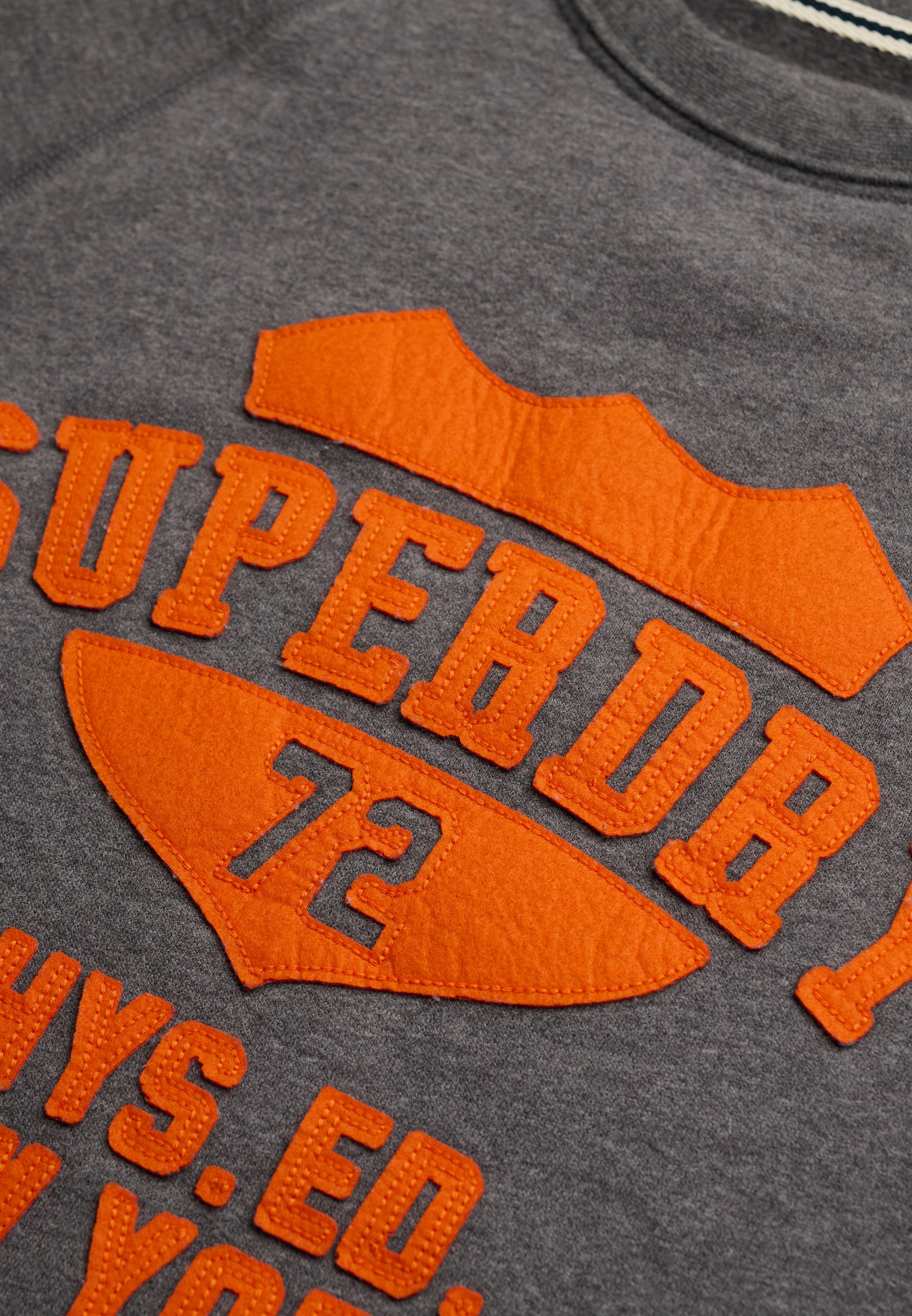 Superdry Sweatshirt »ATH FELT APPLIQUE RELAXED CREW«, Baumwollmischung, relaxed fit
