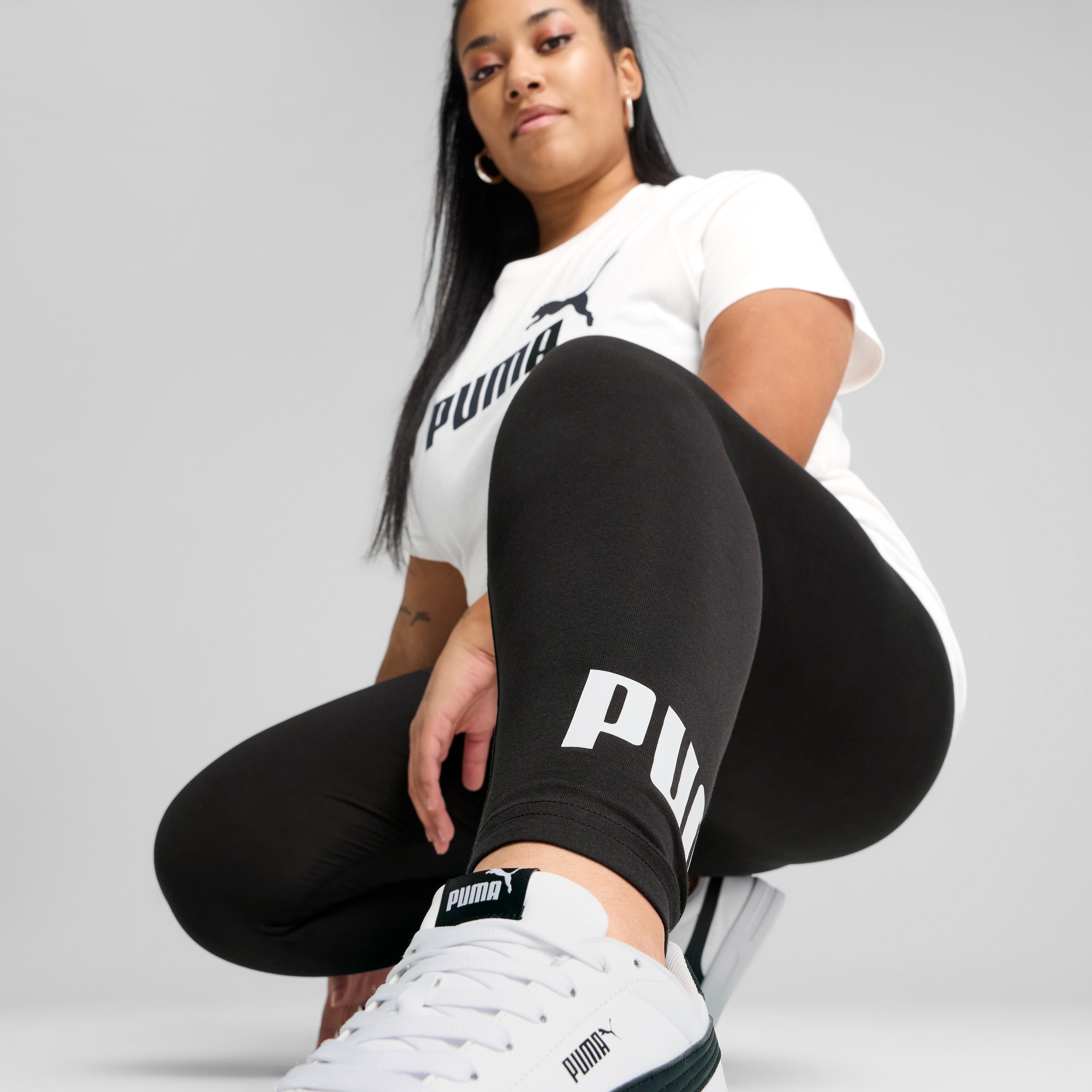 PUMA Leggings »ESS NO. 1 LOGO LEGGINGS«, angenehmer Baumwollmix, für Fitness, Sport und Freizeit