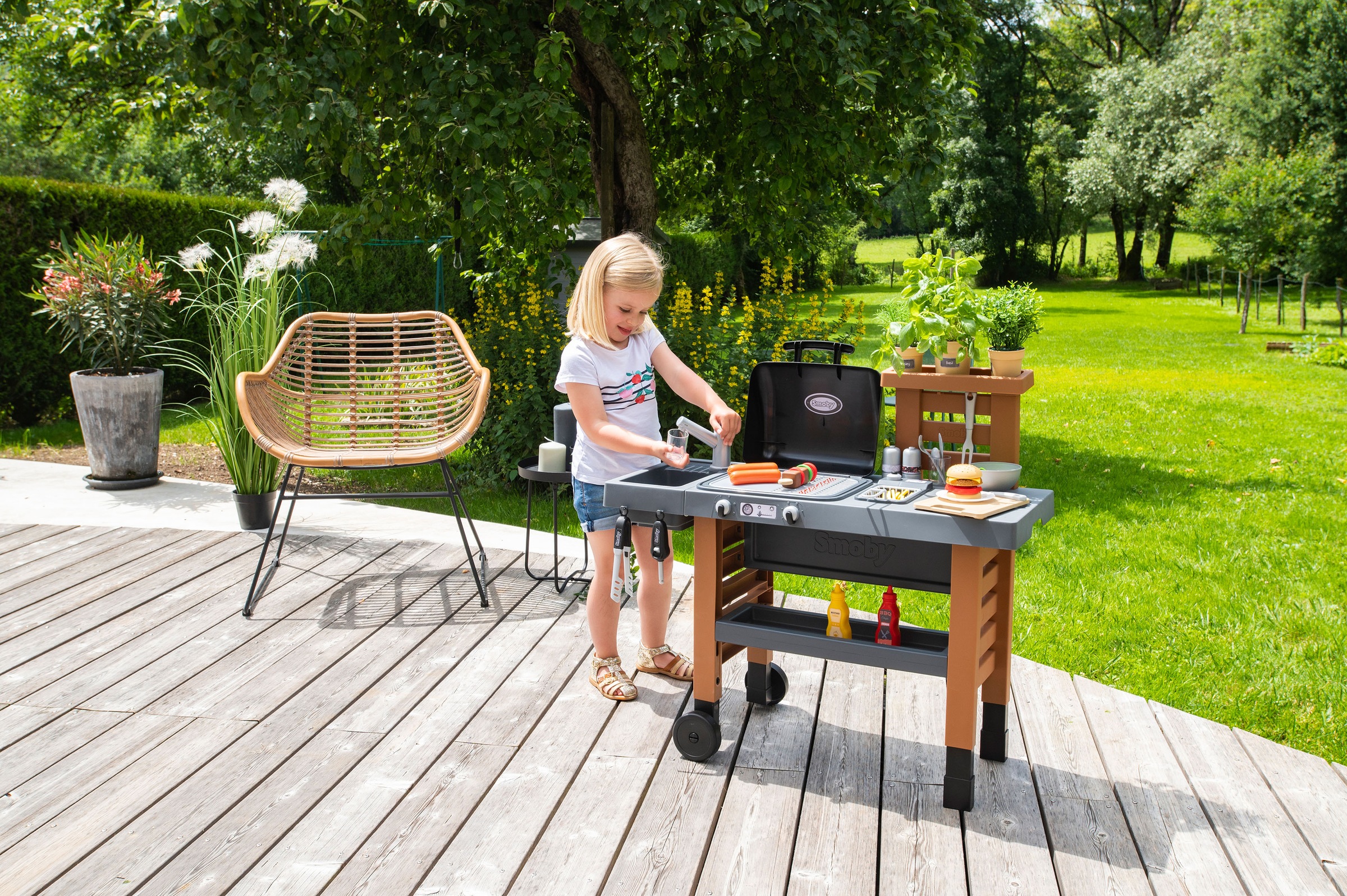 Smoby Spielküche »Outdoor Gartenküche«, mit Grill, Spülbecken und Wasserpumpfunktion; Made in Europe