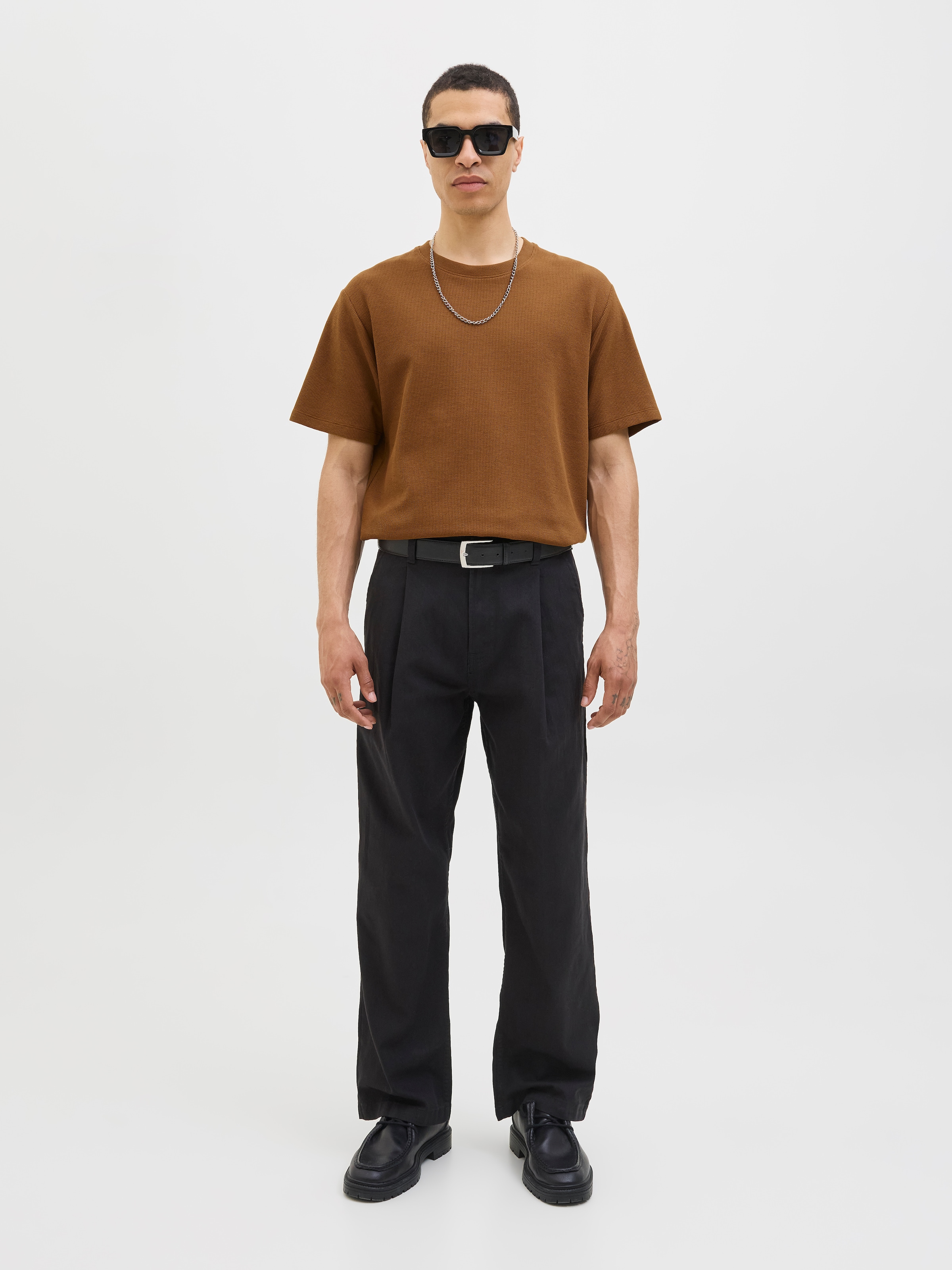 Jack & Jones T-Shirt »JJEAUSTIN TEE SS NOOS« mit Markenlabel