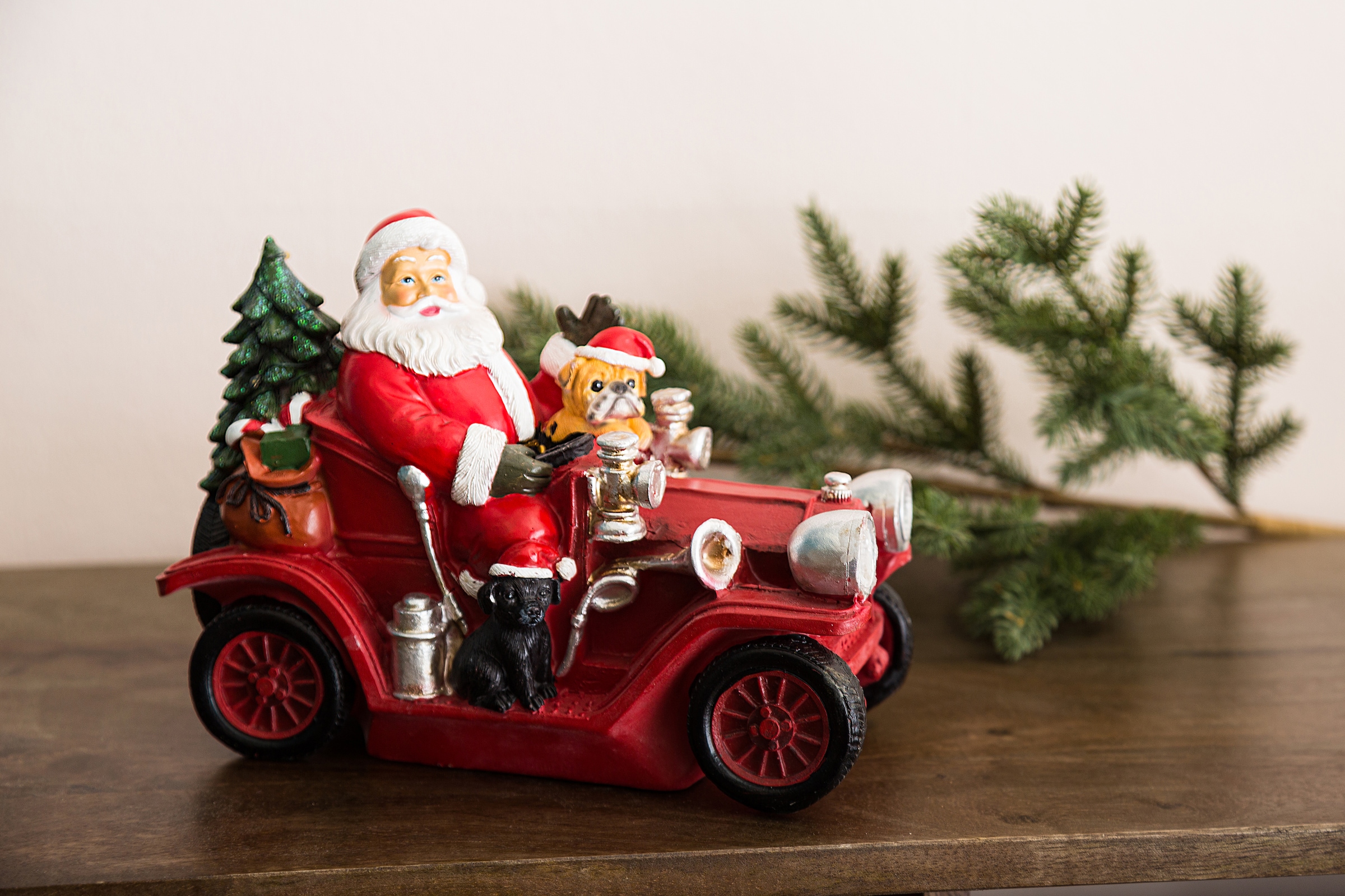 Myflair Möbel & Accessoires rot«, ca. Weihnachtsfigur 18 im Auto, cm »Weihnachtsdeko Rechnung bestellen auf Höhe