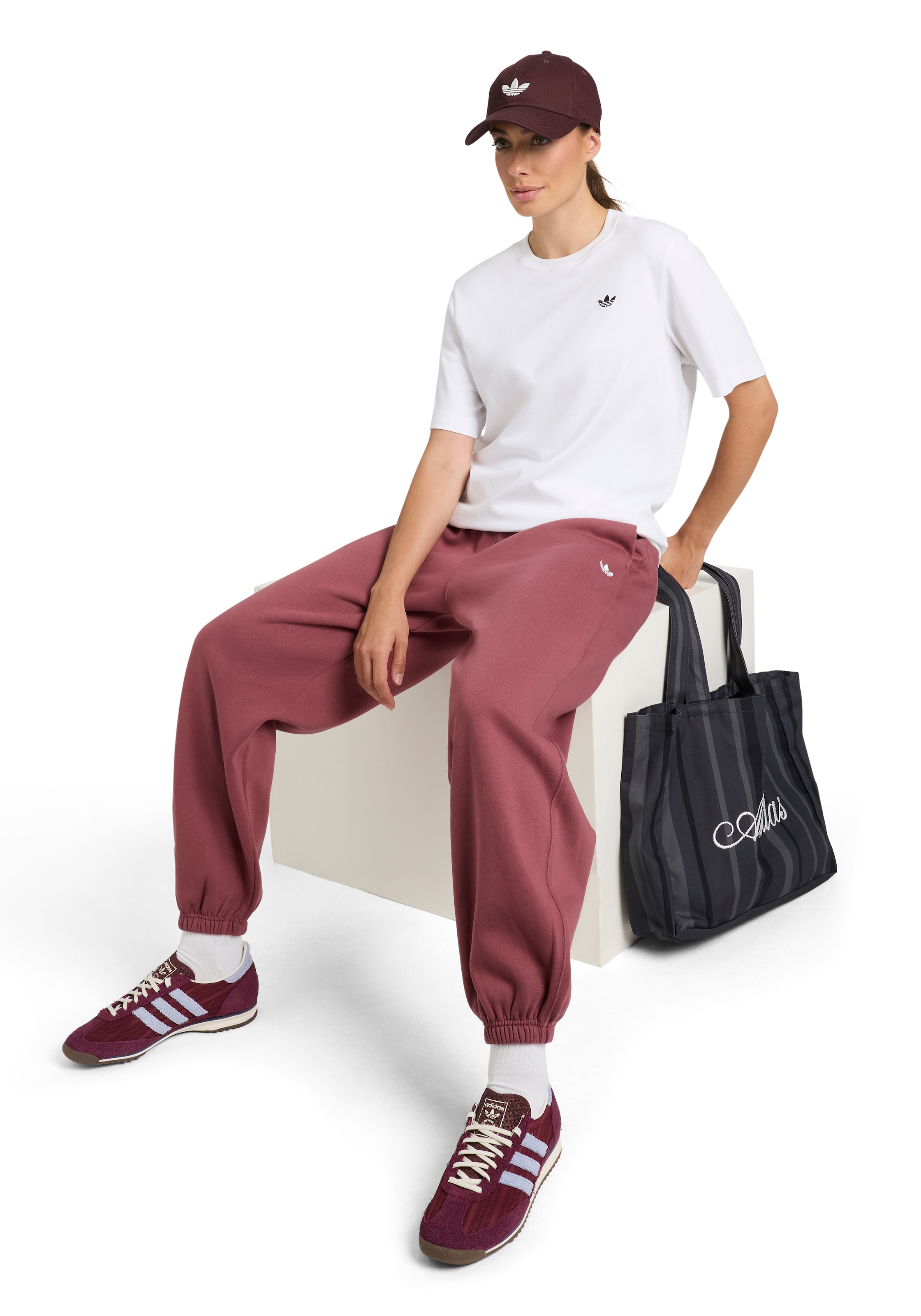 adidas Originals T-Shirt »ESSENTIALS, LOCKER GESCHNITTEN« für Erwachsene, mit sportlichem Stil, Kurzarmdesign, ohne Verschluss