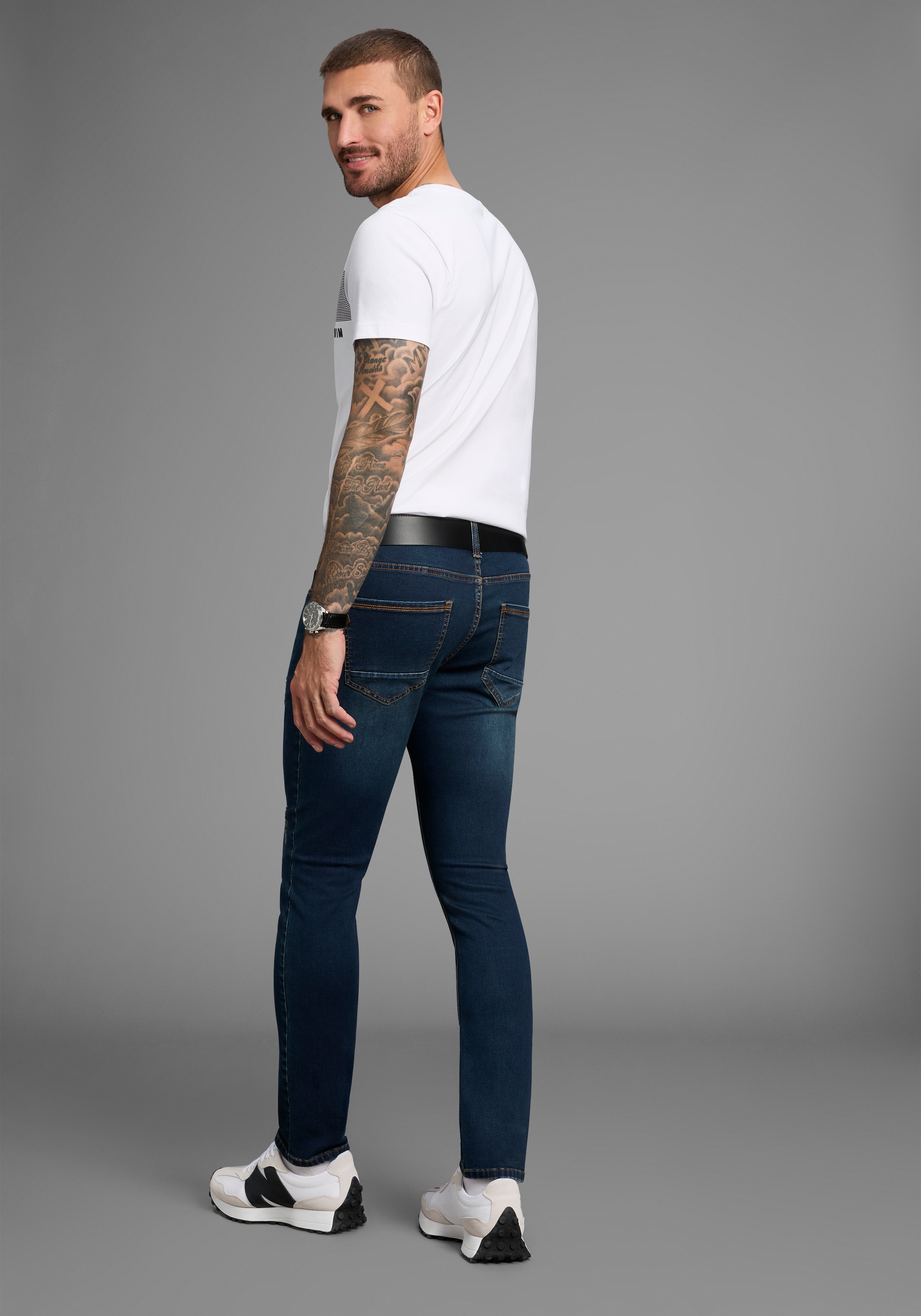 Bruno Banani Slim-fit-Jeans »Grady« schmale Beinweite, niedrige Leibhöhe, figurbetonte Silhouette