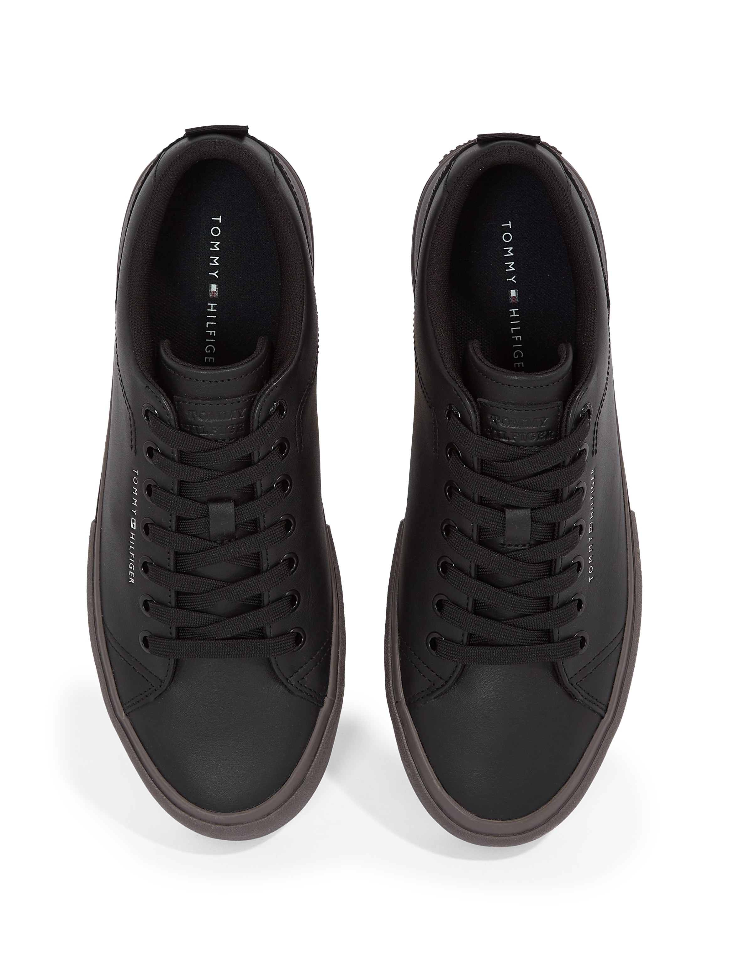 Tommy Hilfiger Sneaker »TH HI VULC STREET LTH PATCH«, Freizeitschuh, Halbschuh, Schnürschuh mit kleiner Logoflagge