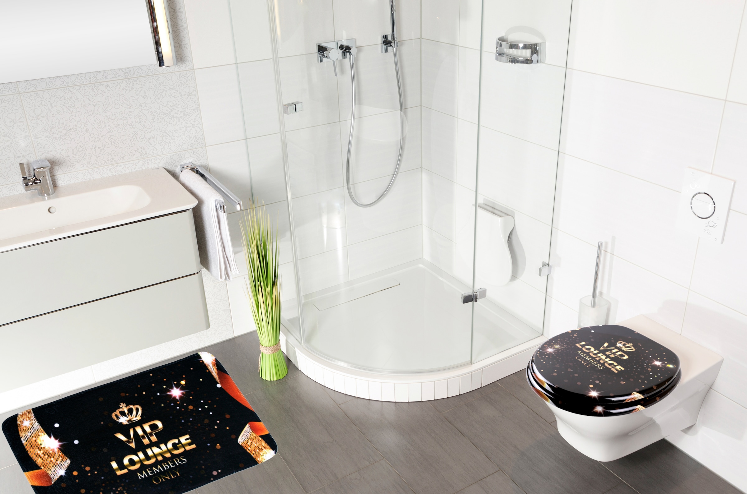 Sanilo Badaccessoire-Set »VIP-Lounge«, (Set, 3 tlg.), bestehend aus WC-Sitz, Badteppich und Waschbeckenstöpsel