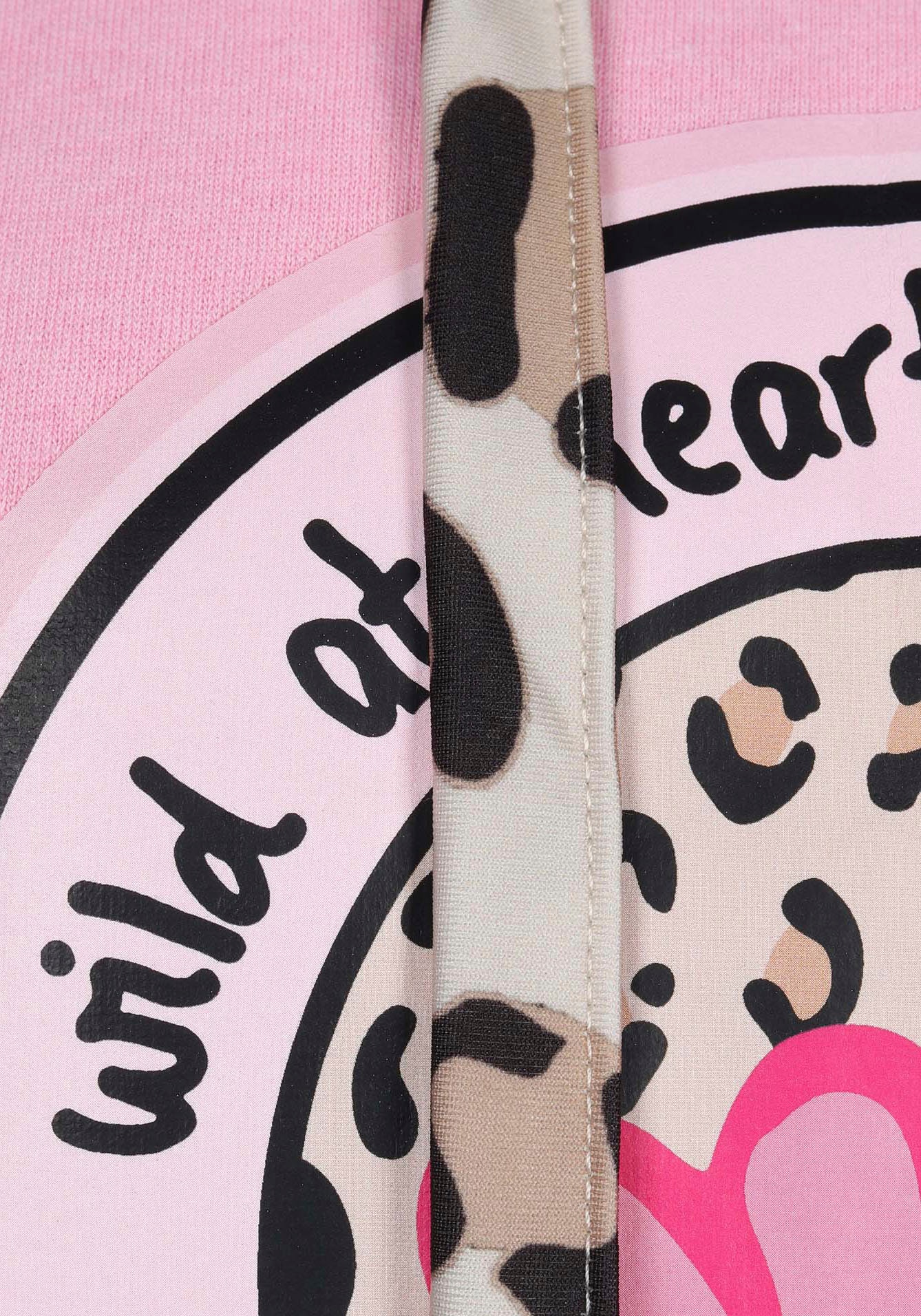 Zwillingsherz Hoodie, mit "Wild at Heart"-Aufdruck und Bindebänder in Leo-Optik