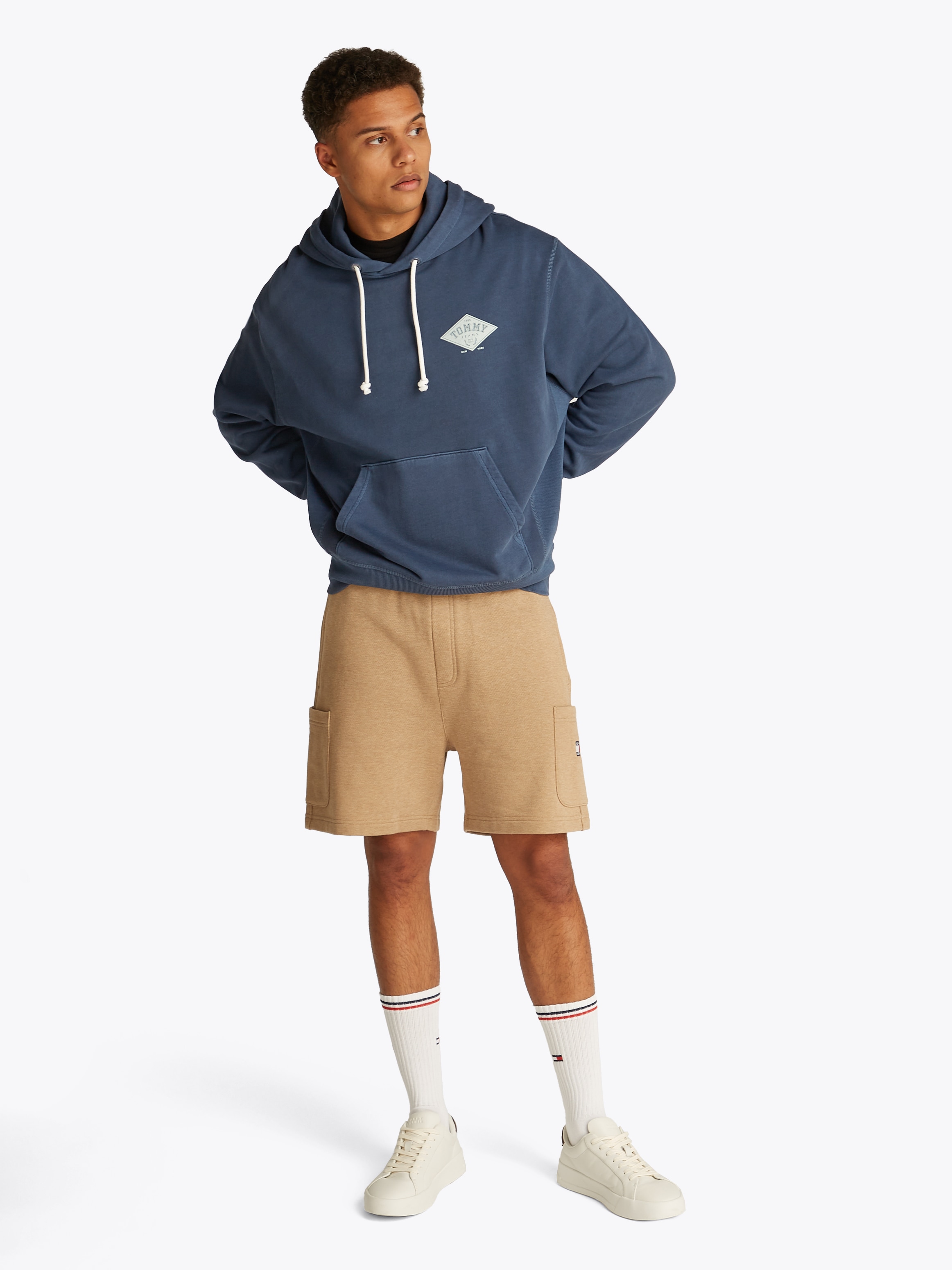 Tommy Jeans Kapuzensweatshirt »TJM RLX VARSITY GRAPHICS HOODIE«, mit großem Rückenprint