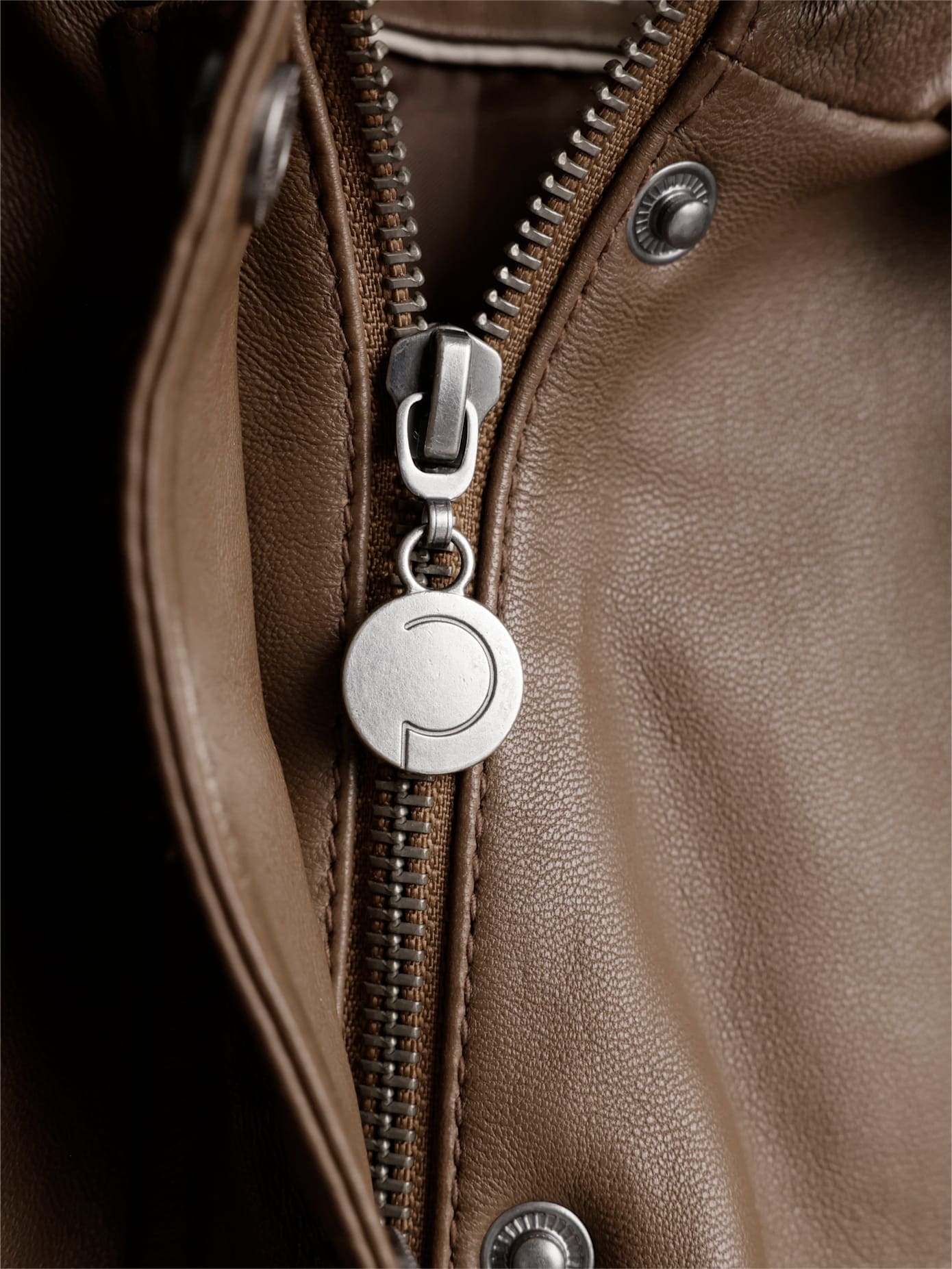 Mainpol Lederjacke mit Kapuze