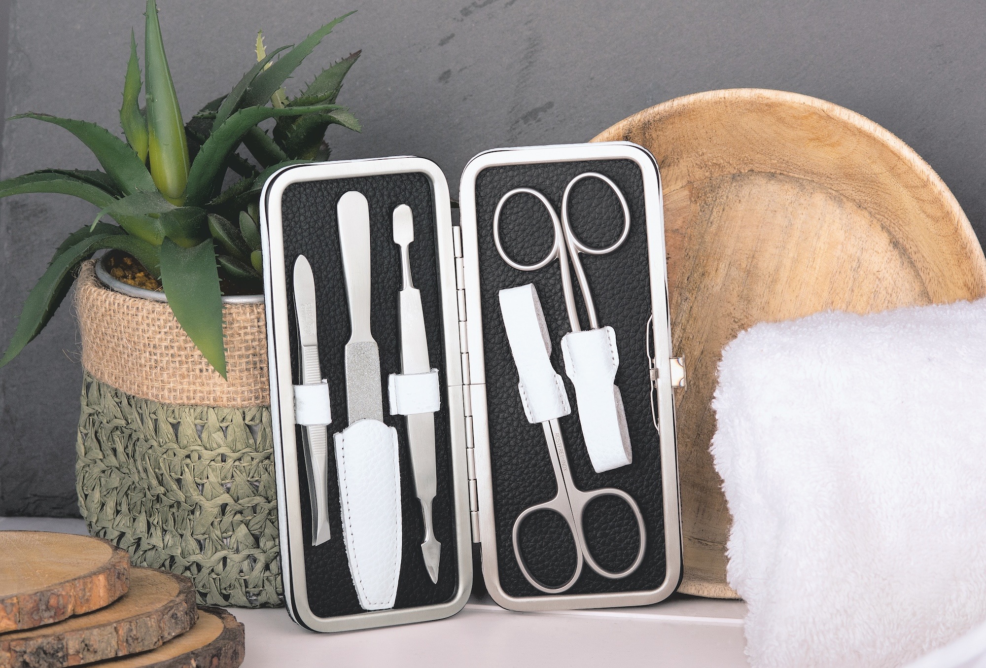 ERBE Maniküre-Etui »Colorado«, (Set, 5 tlg.), Echtleder, Kontrastnähte, Druckknopfverschluss, rostfreie Instrumente