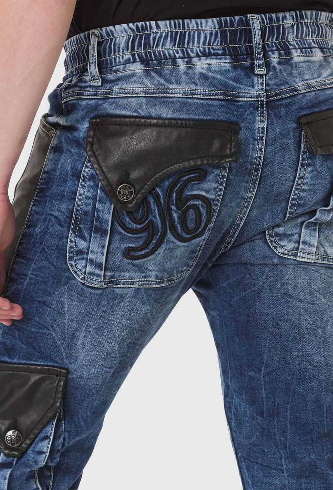 Cipo & Baxx Cargojeans »Cipo & Baxx Hose« Lässige Details und Applikationen