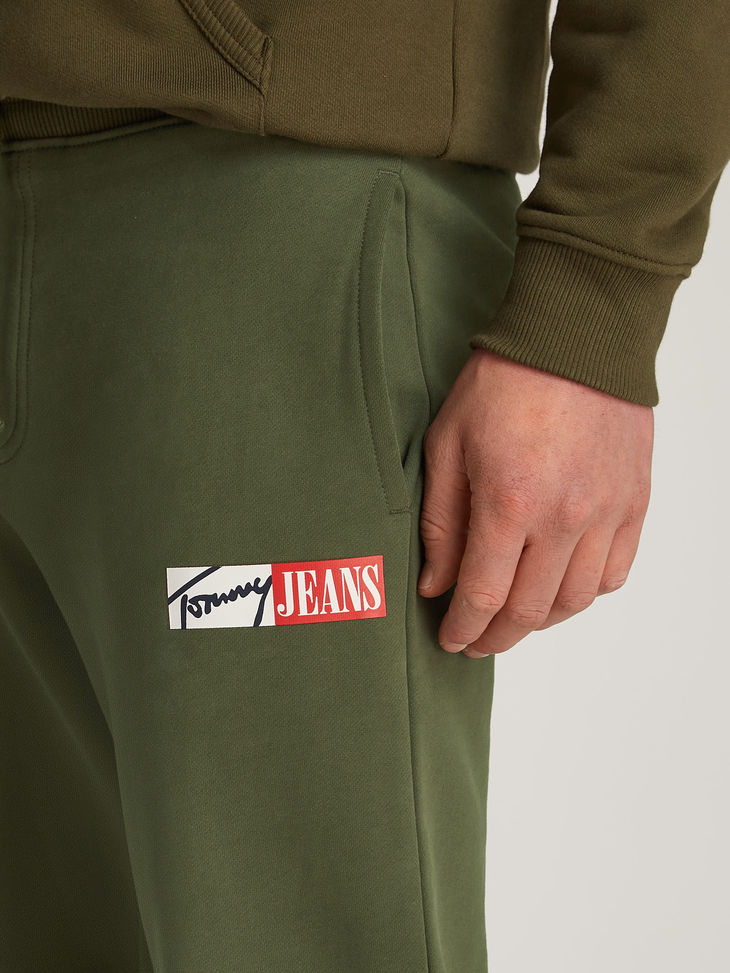 Tommy Jeans Jogginghose »TJM SLIM ENTRY SWEATPANT«, mit Logo