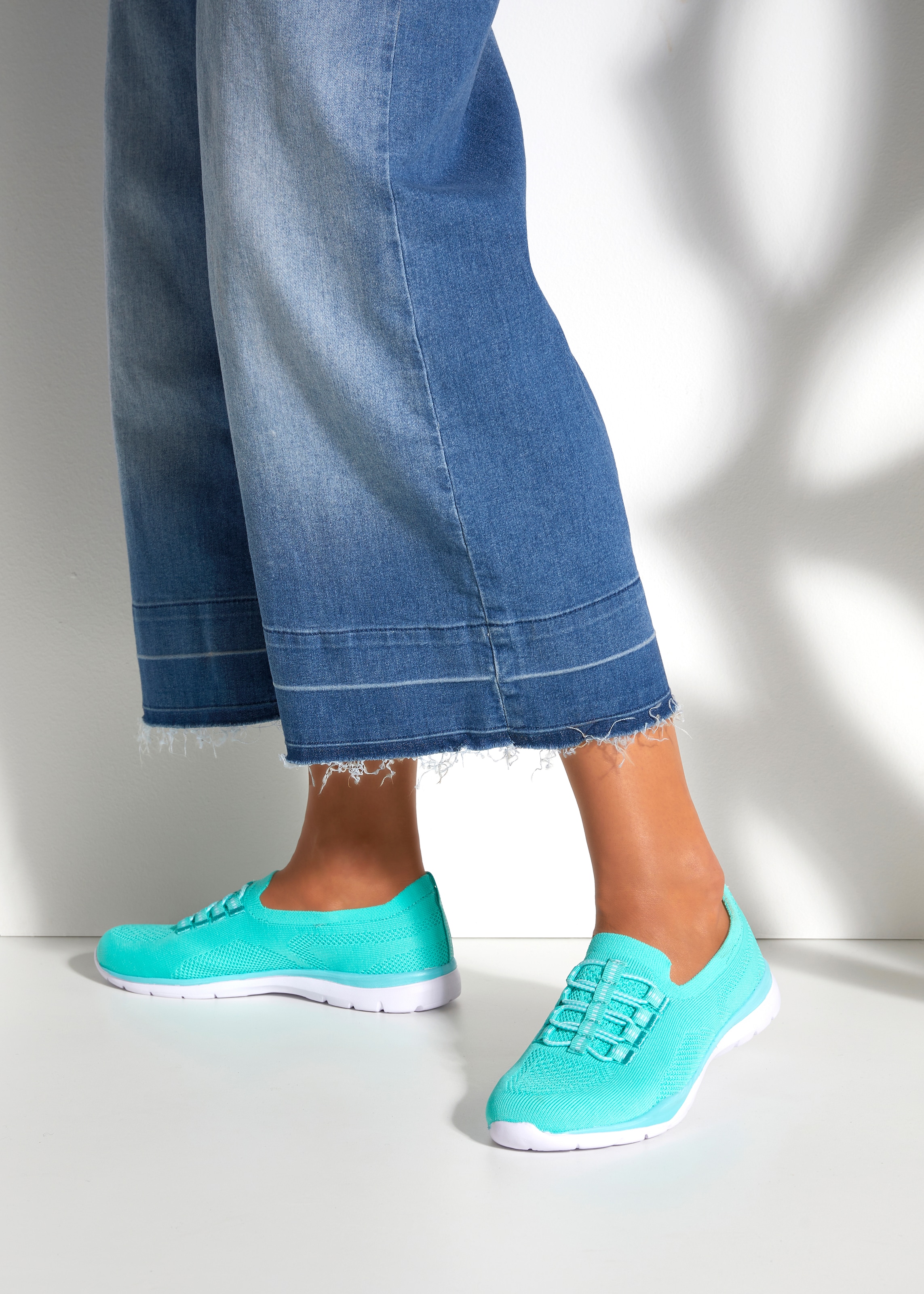 LASCANA Sneaker »Slipper, Halbschuh, leichtes Meshmaterial«, zum Reinschlüpfen mit elastischen Schnürbändern VEGAN